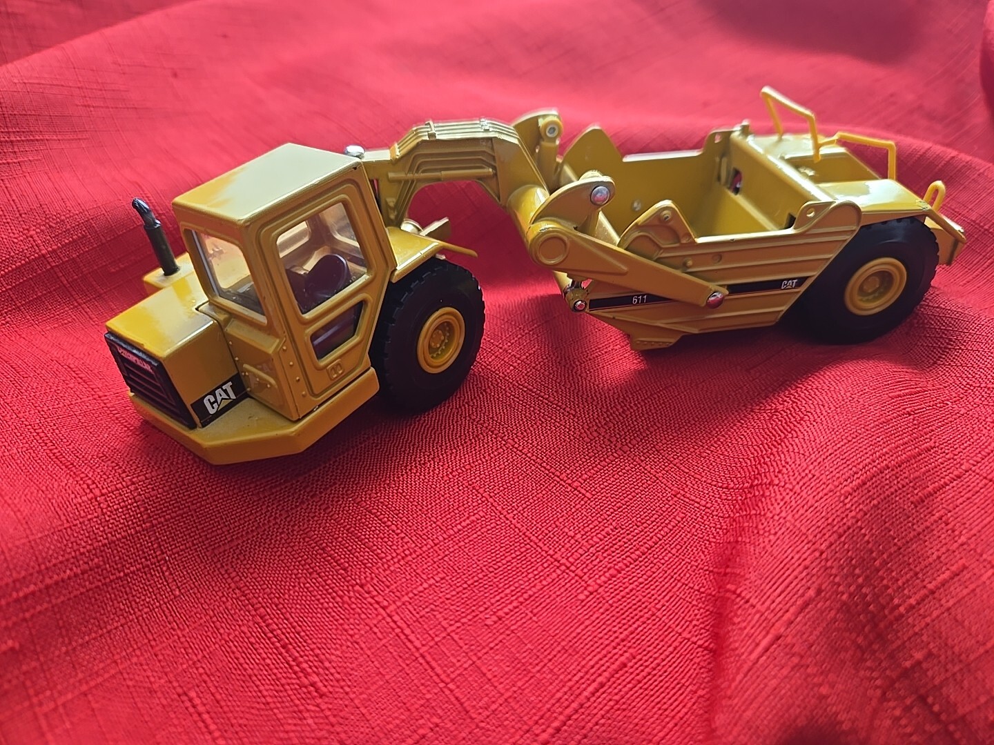 Norscot Group CAT Die Cast 611 Motor Scraper Earthmover 1/64