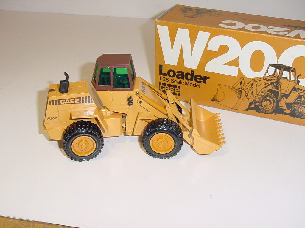 1/35 CASE W20C Loader by NZG (#214) NIB! Never Displayed!