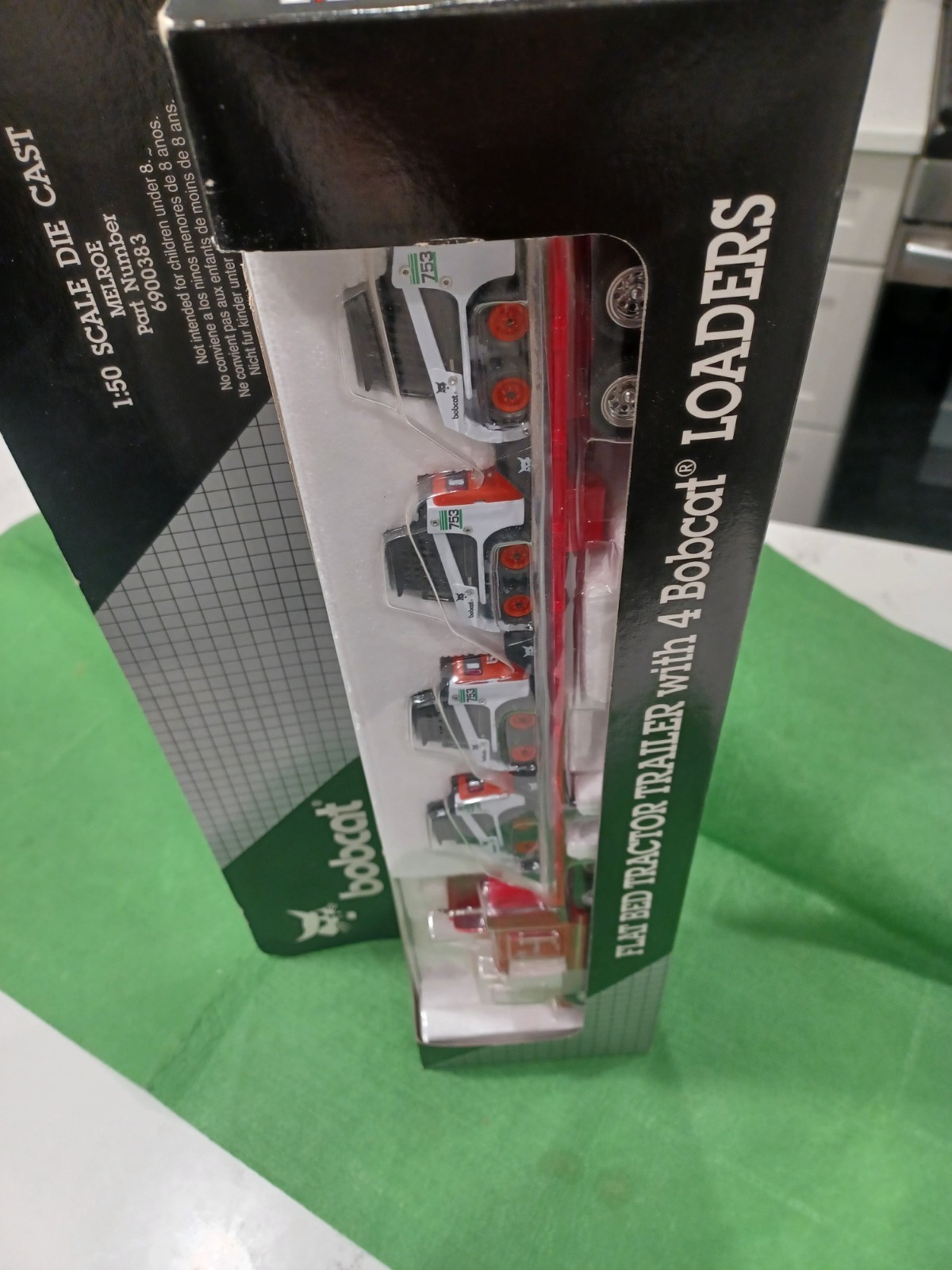 Bobcat Flatbed Melroe #6900383 tractor Trailer w 4 Bobcat Loader vehicles 1:150