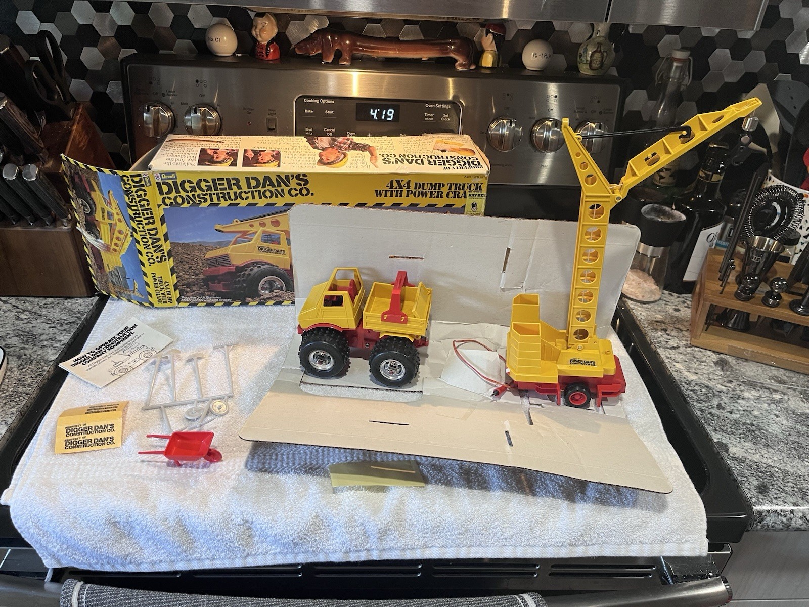 Digger Dan’s Construction 4×4 Dump truck with Power Crane Toy Joustra 1984 Vtg