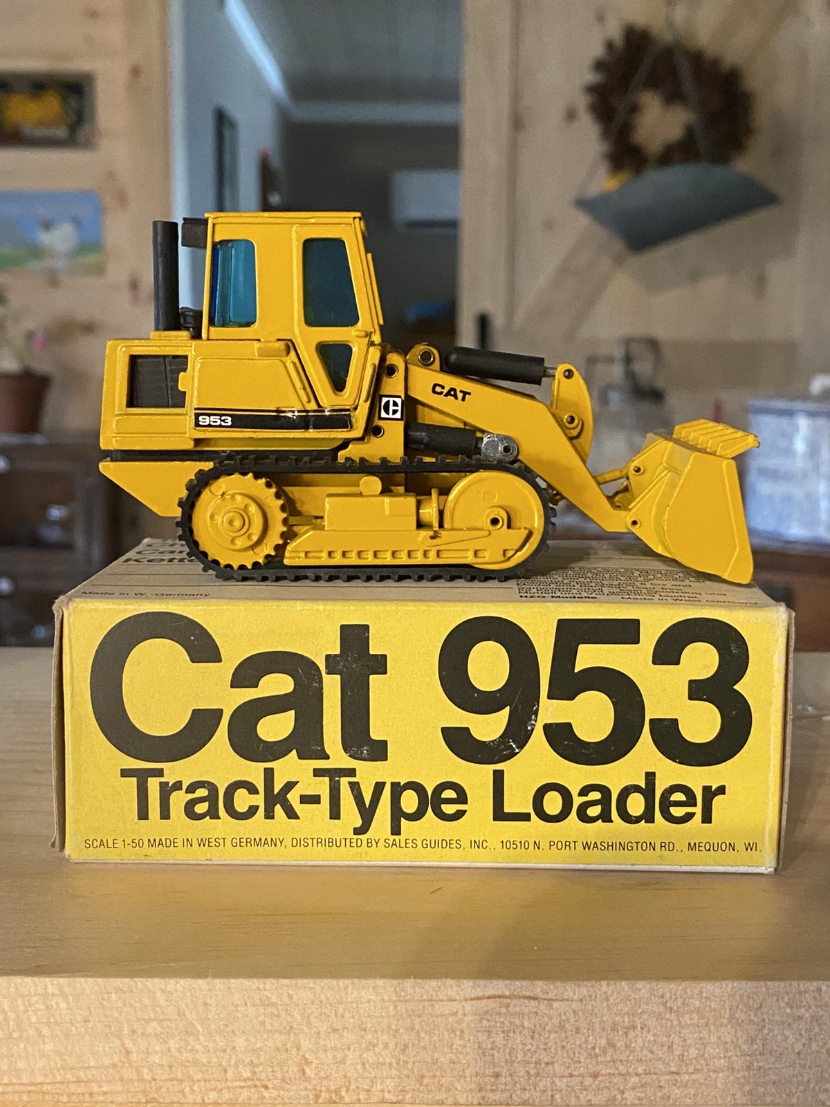 B71 1:50 NZG N.Z.G. 223 CATERPILLAR CAT 953 TRACK TYPE LOADER DOZER EXHIBI