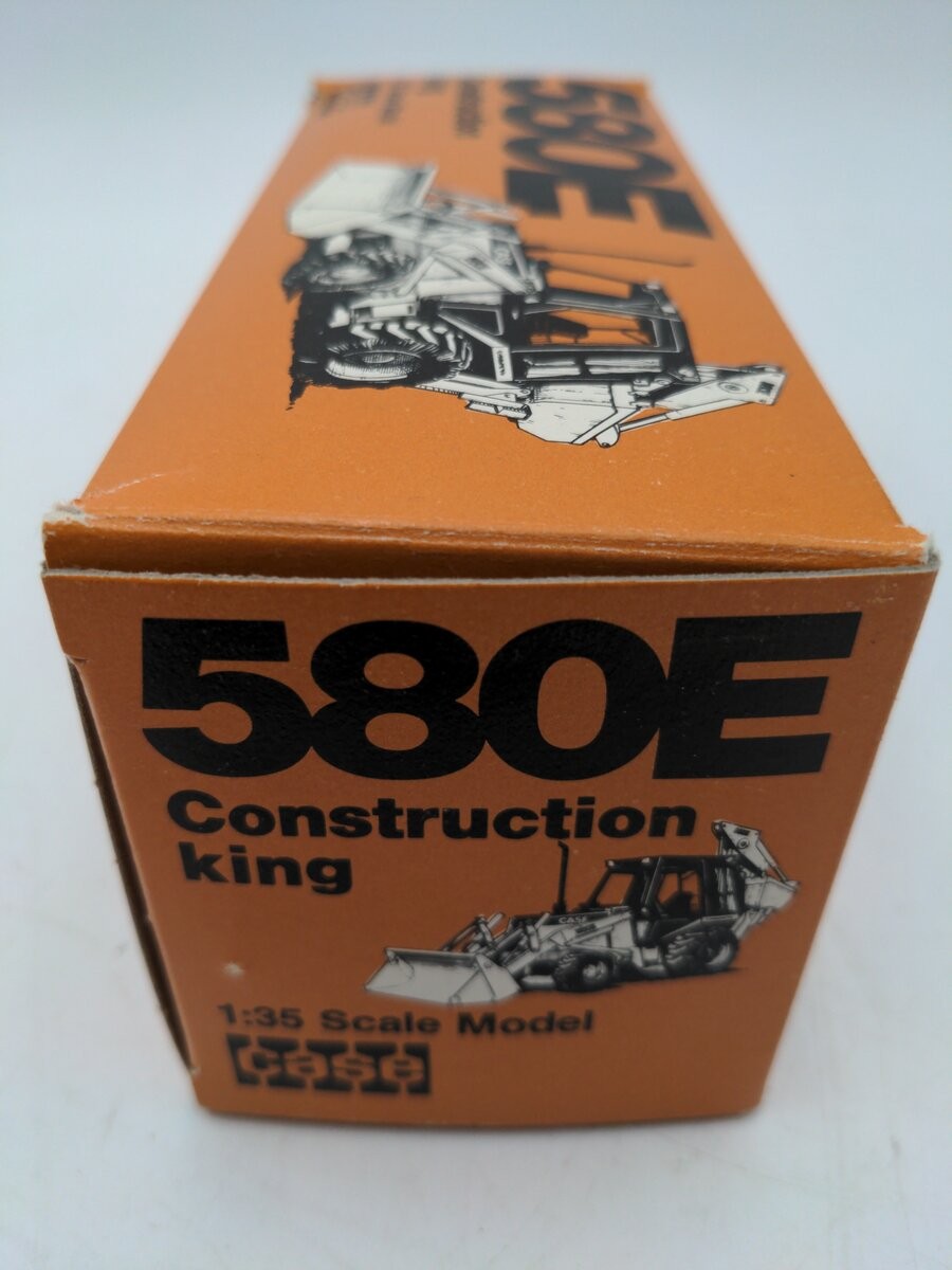 Conrad 2933 1:35 Scale Diecast Case 580E Backhoe Loader/Box