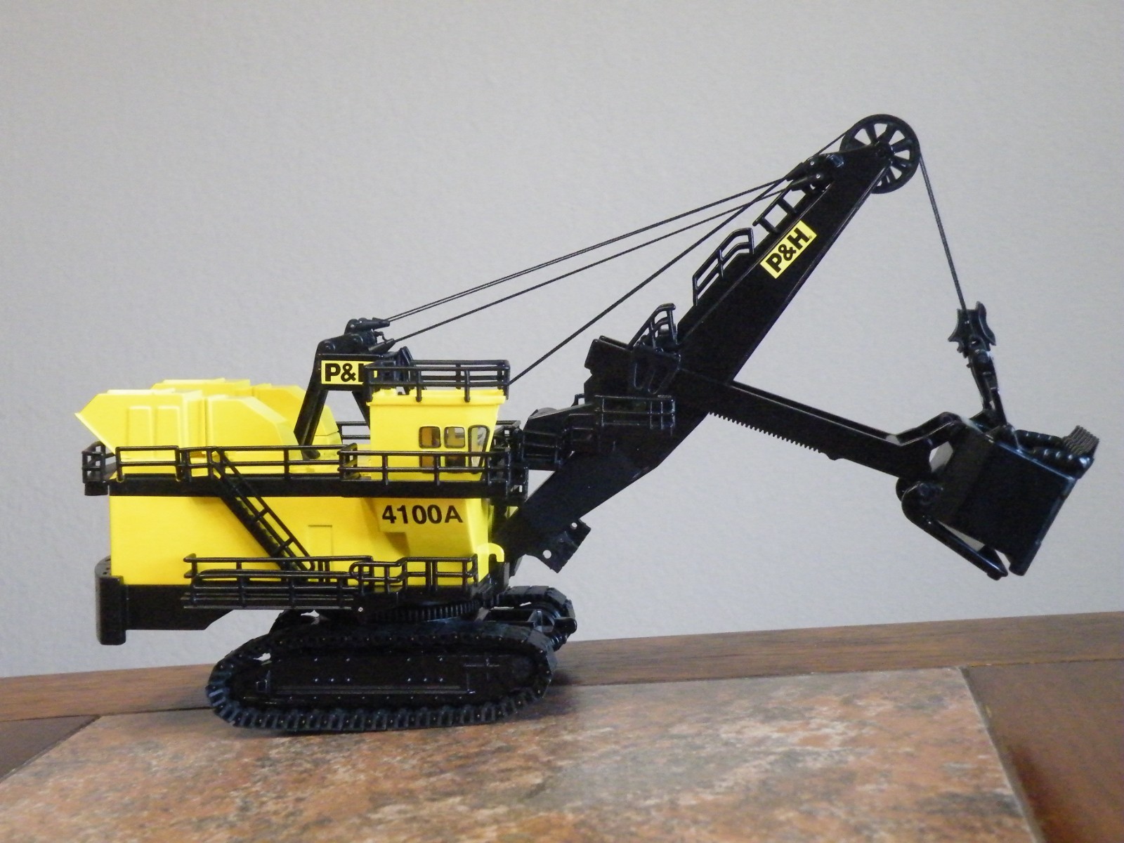 Ertl P&H 4100A Electric Mining Shovel w/ Original Box #13406 FREESHIP