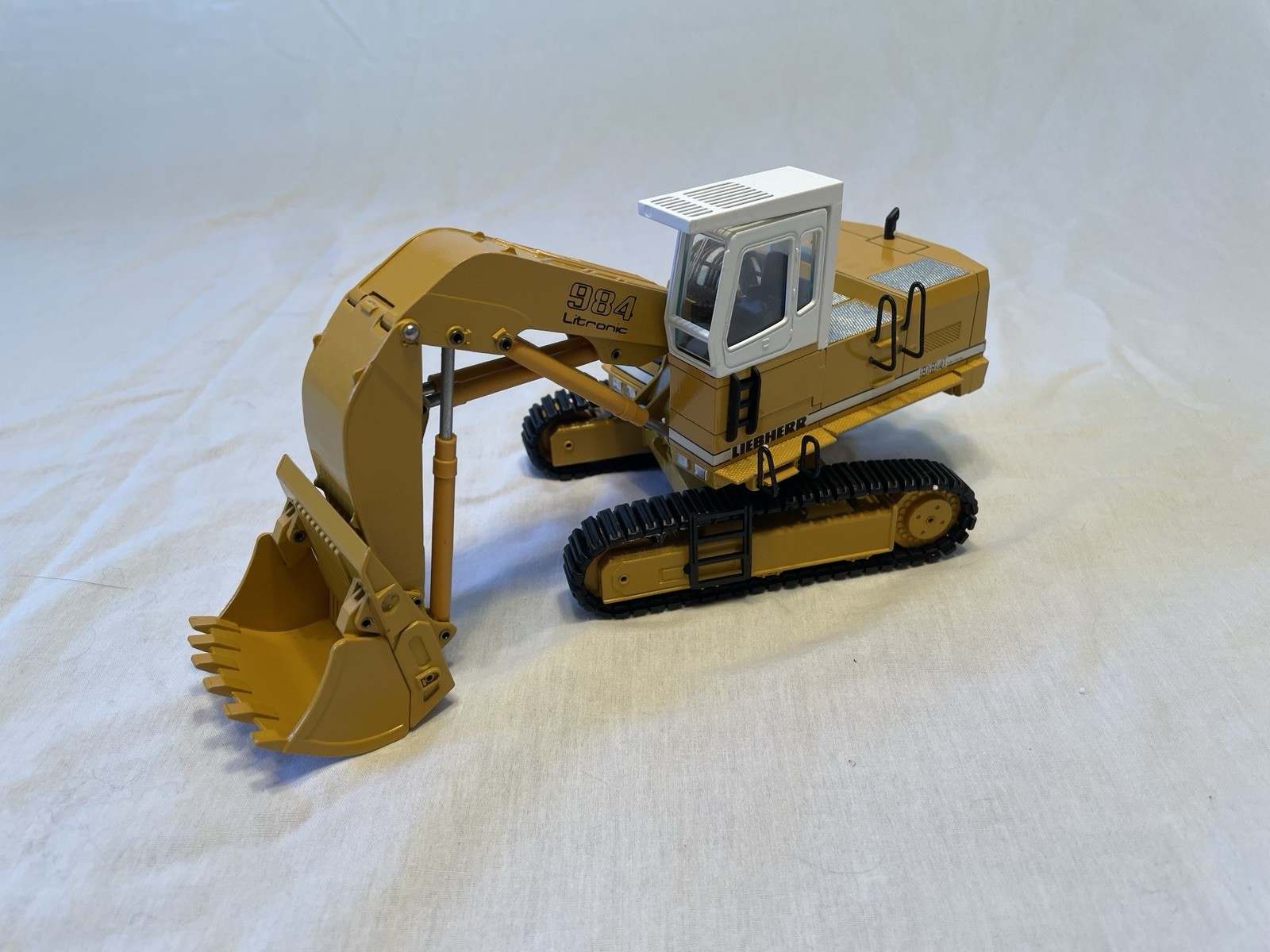 Conrad No. 2827 Liebherr Hydraulic Excavator R 984
