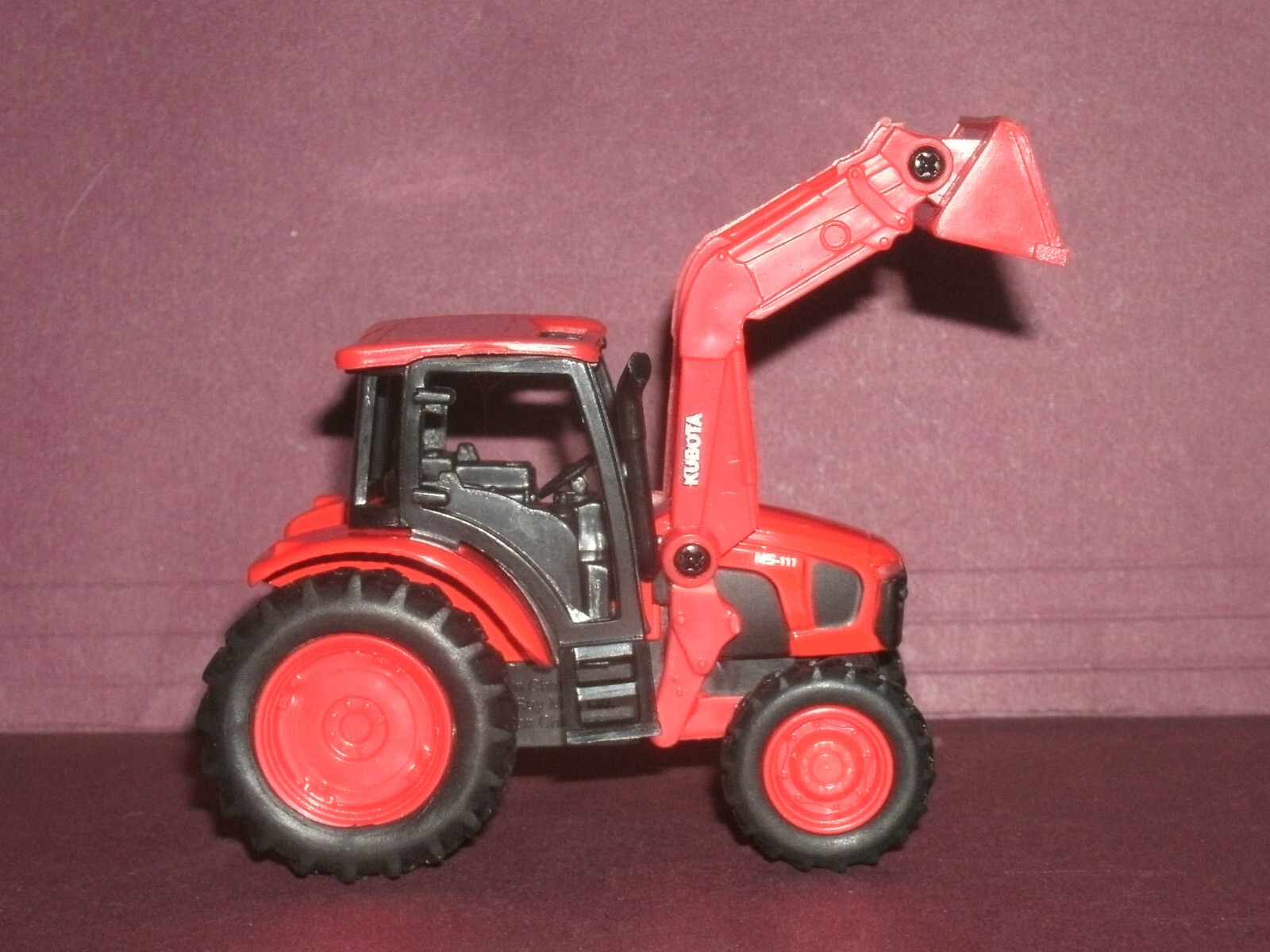 1/43 Scale Kubota M5-111 Utility Tractor w/ Loader Toy Model (4″) New-Ray 34197