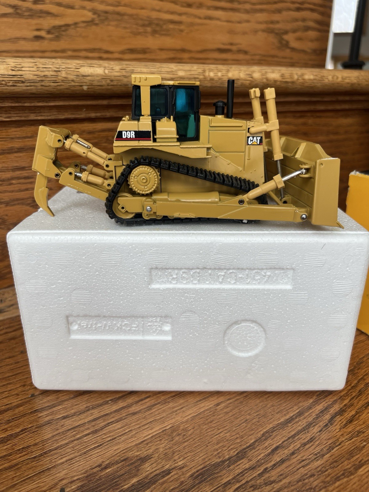 Caterpillar NZG D9R Dozer Low #152 scale 1/50 Yellow CAT D9R W/Box