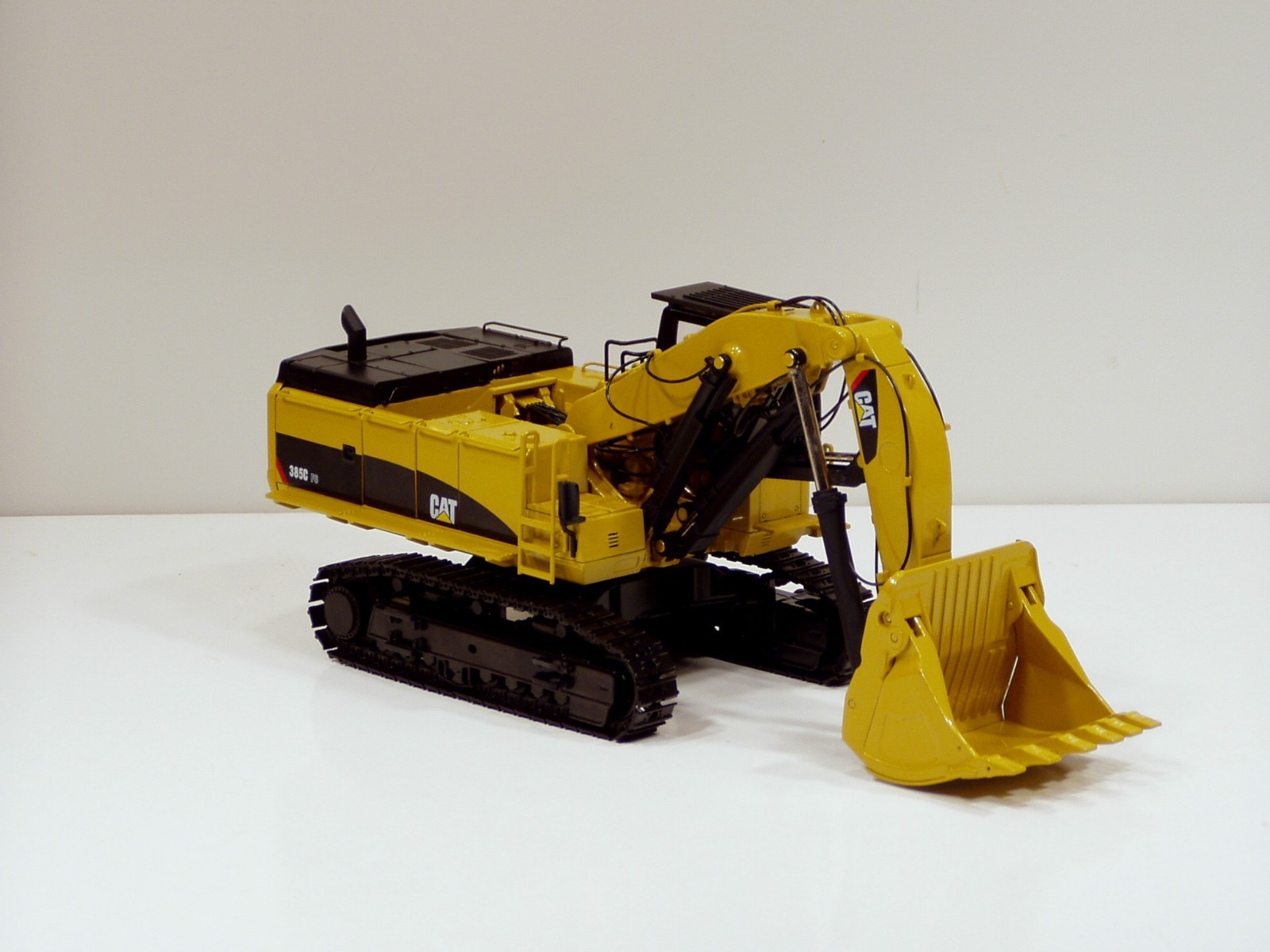 Caterpillar 385C FS Shovel – 1/48 – CCM – Diecast – Brand New 2012