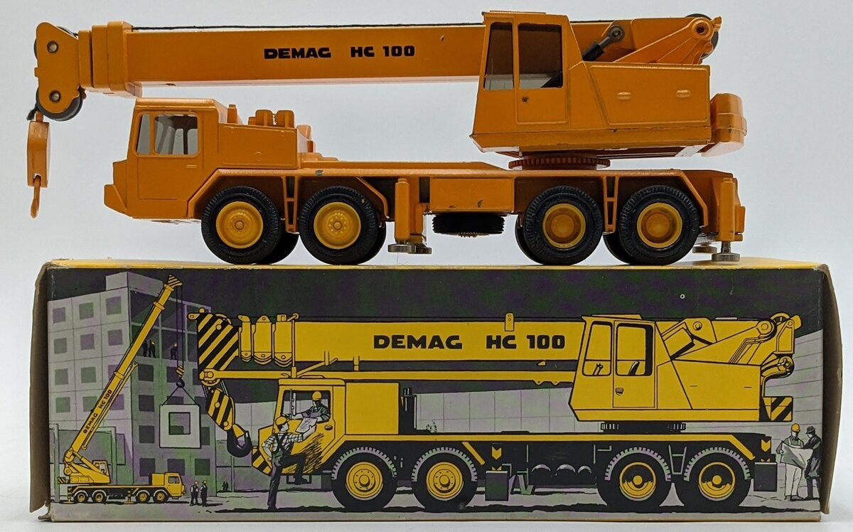 NZG 123 1:50 Demag HC100 4-Axle Crane/Box
