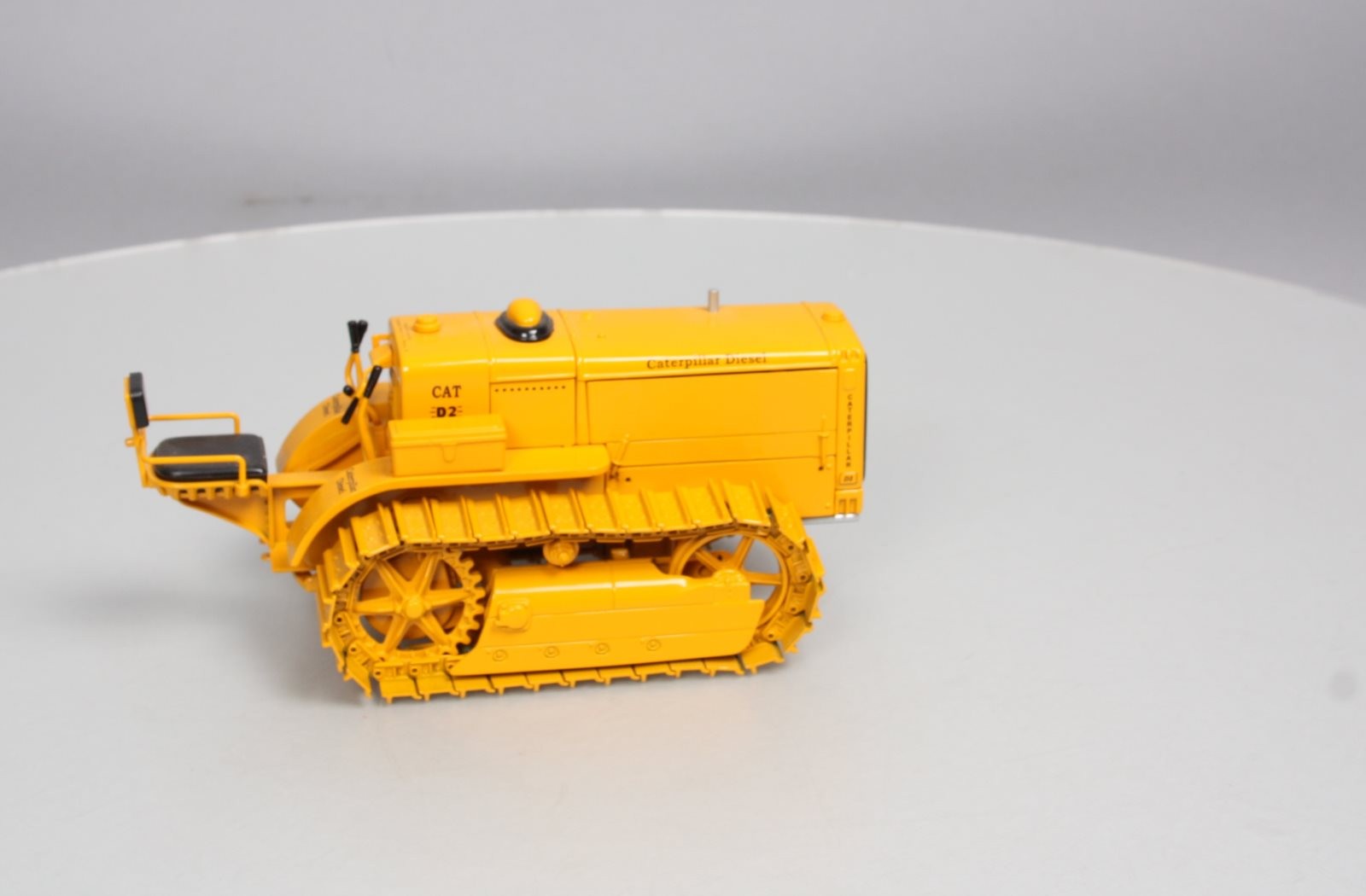 SpecCast CUST-781 1:16 Caterpillar D2 Track-Type Tractor LN/Box