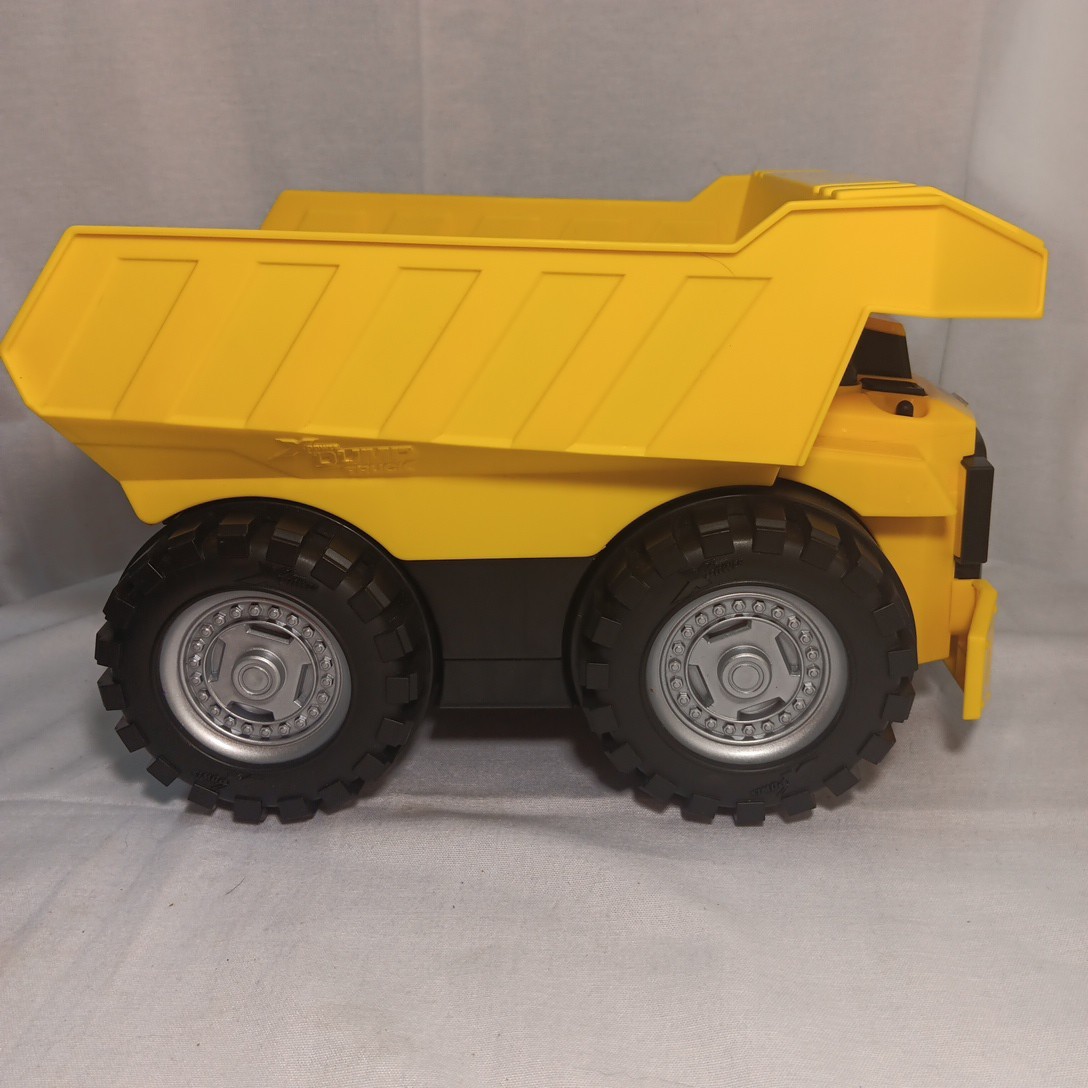 Xtreme Big Power Motorized Dump Construction Truck Will Haul 50 Pounds Tows 100