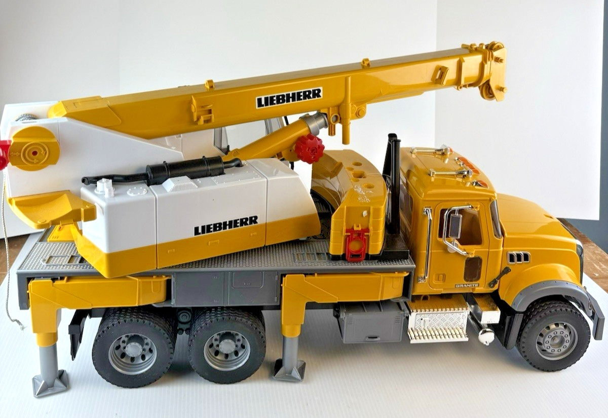 Bruder Mack Granite Liebherr Crane Truck 1:16 Scale 25 Inch Complete Working