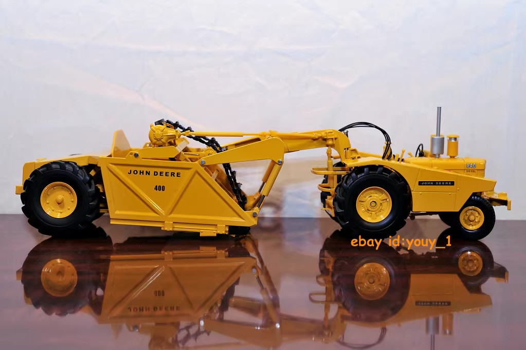 1:24 Scale John Deere 840 Diesel with 400 Scraper – Reuhl Model JD840/400 New