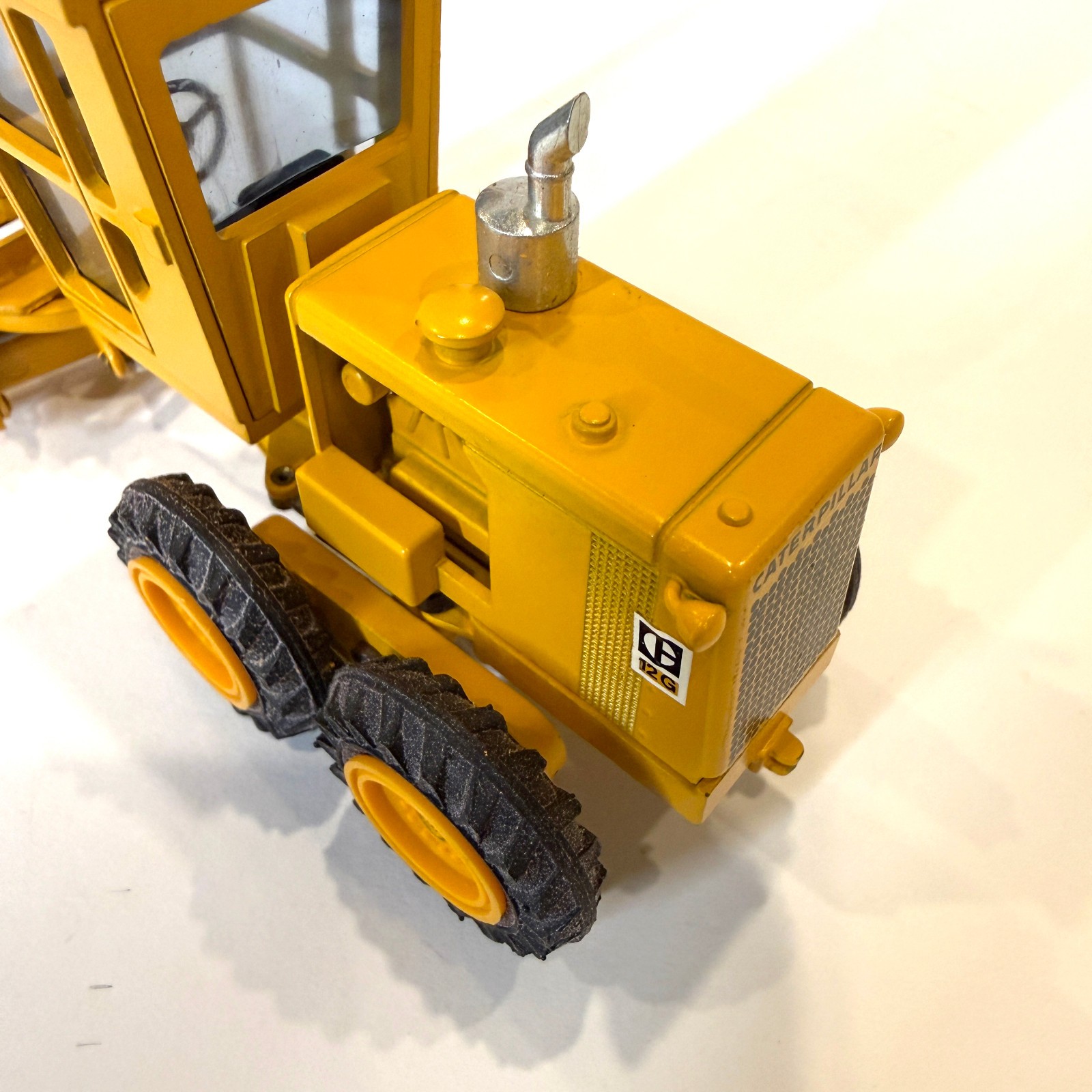 CAT Motorgrader Model 12G Scale 1:50 Die-cast Model NZG Models