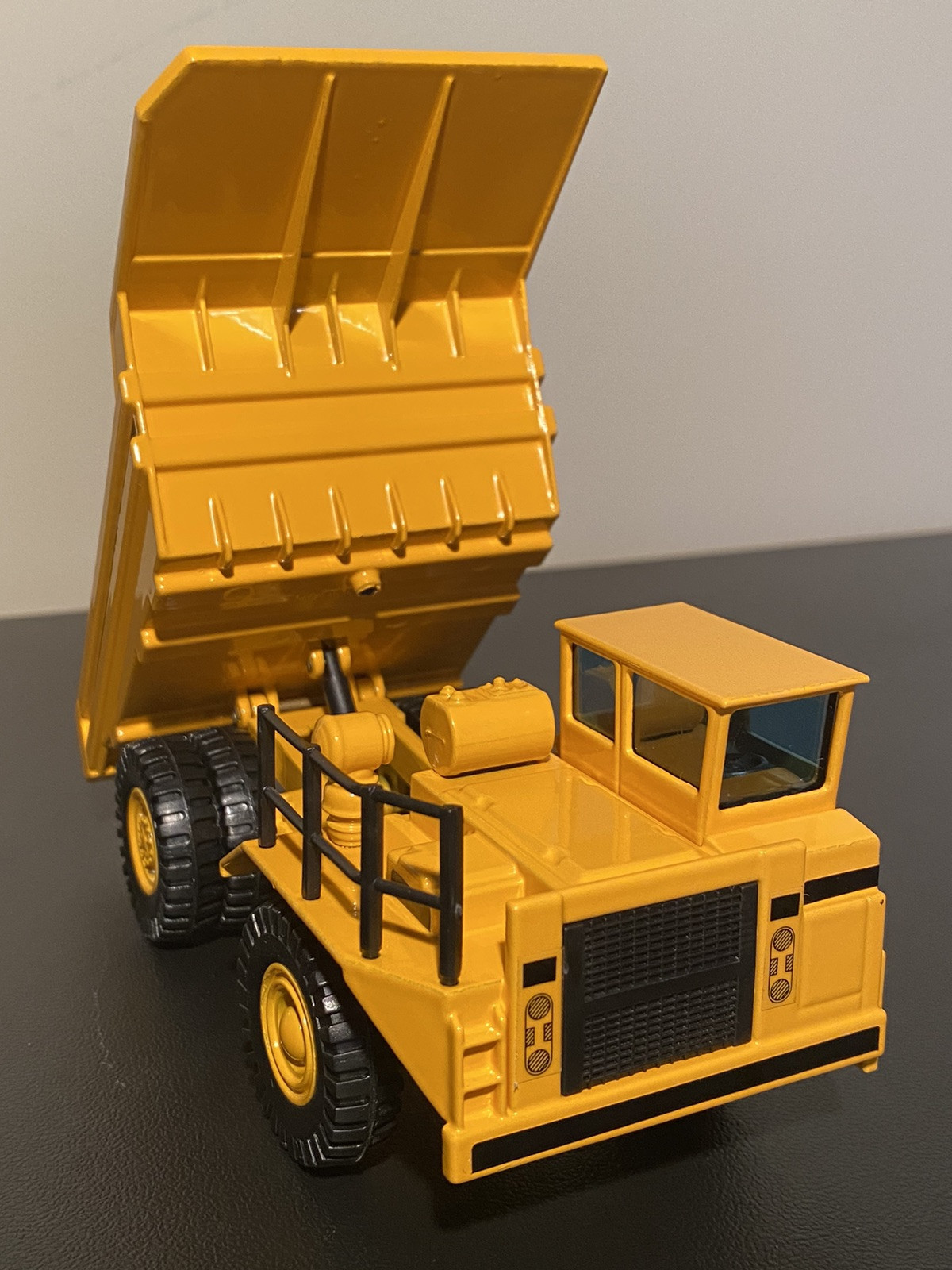 JOAL 1:50 die-cast #228 Euclid R32 Rigid Mine Dump Truck NEW condition!