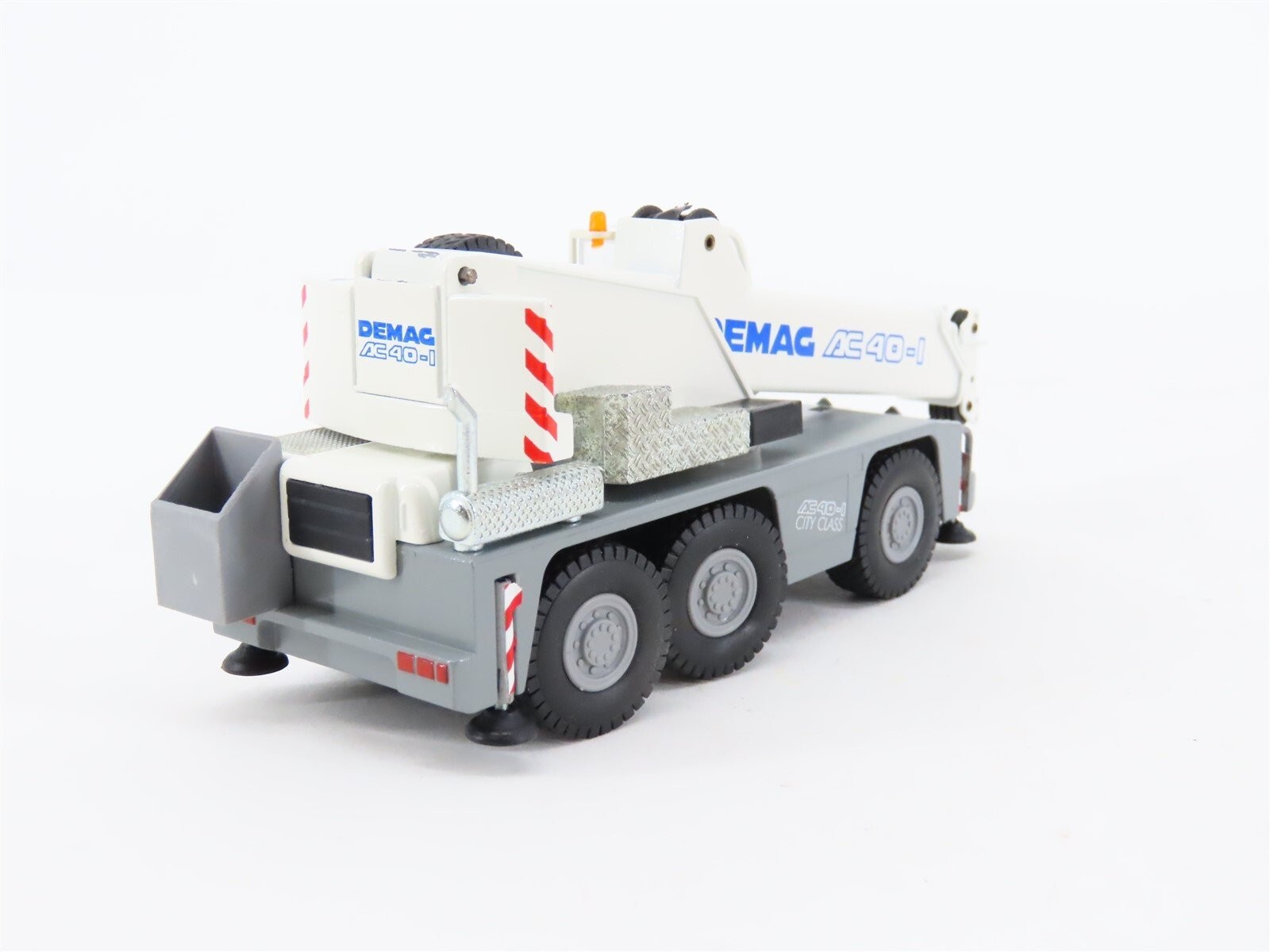 Demag AC40-1 City Class Telescopic Crane – Conrad 1:50 Scale Model #2093/0 New