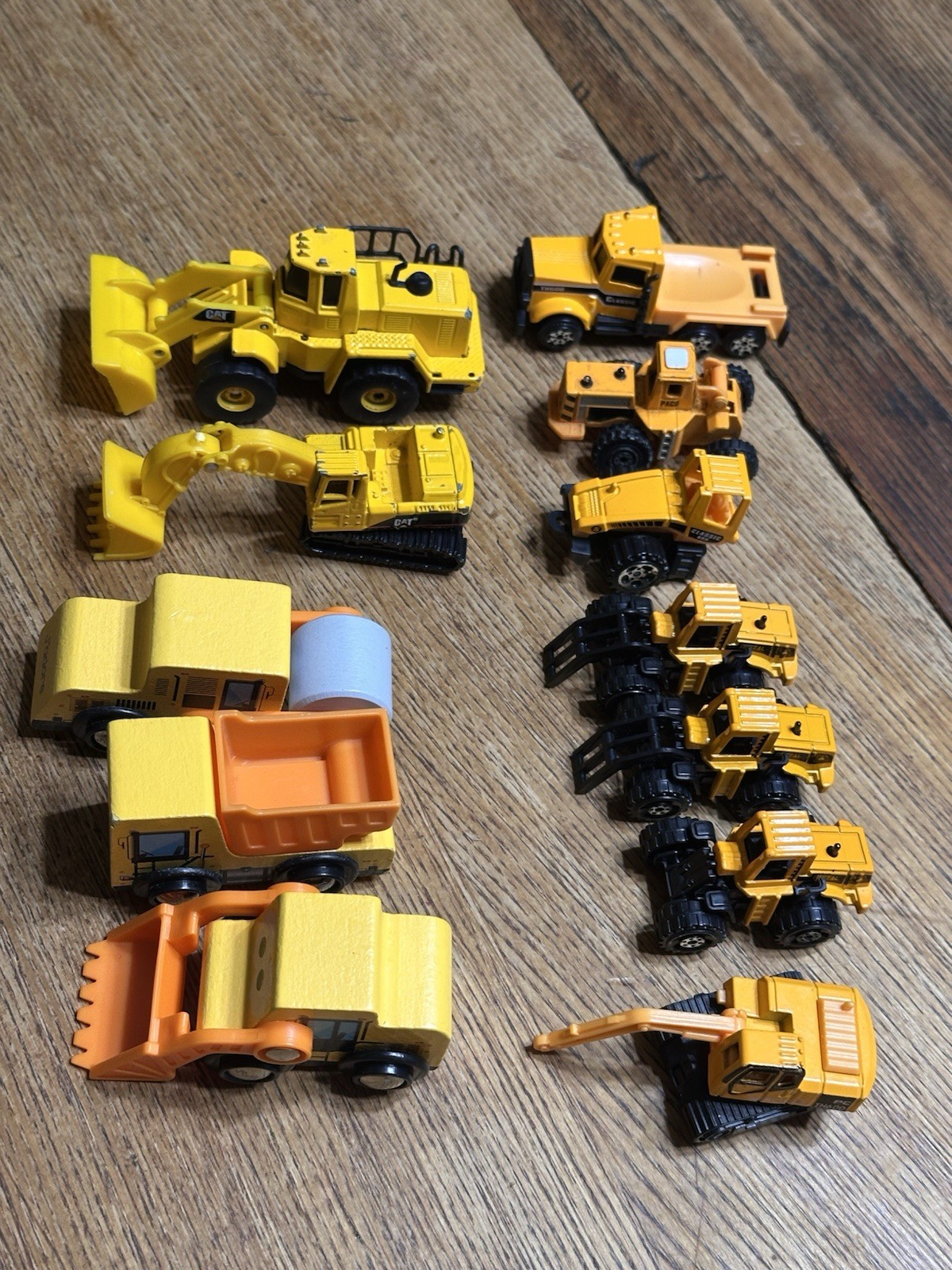 Lot of 12 Construction Vehicle Toys CAT Matchbox Wooden Bulldozer Excavator Truc