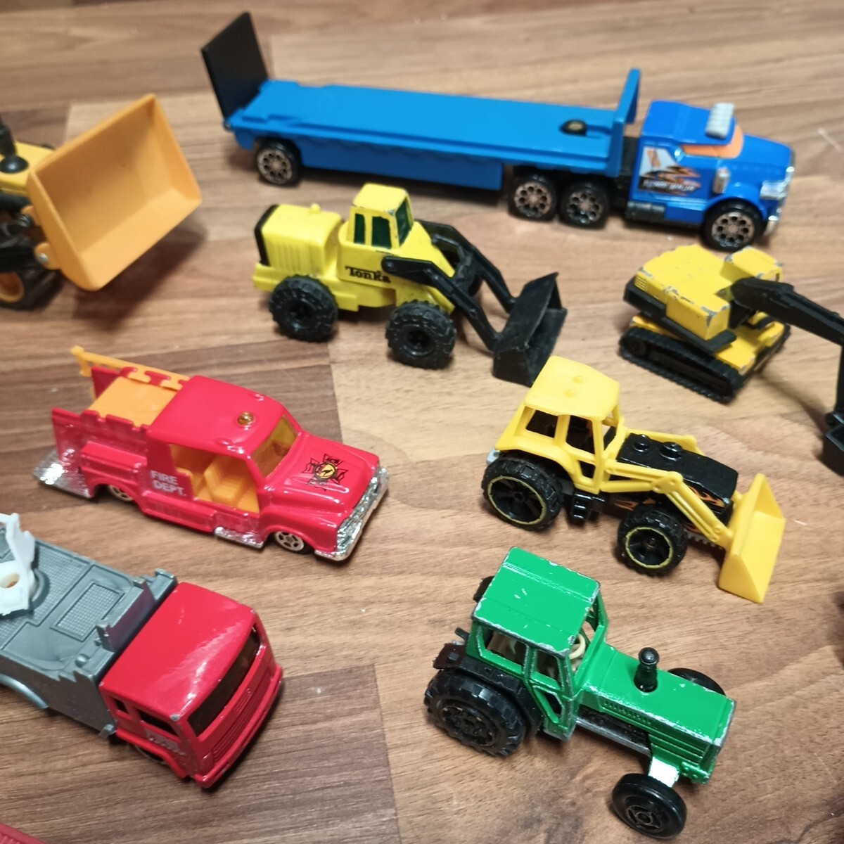 Toy Construction Vehicles Semis/Dozer/Dump Truck/Tow Truck/Mixer 1/64 Lot Of 20+
