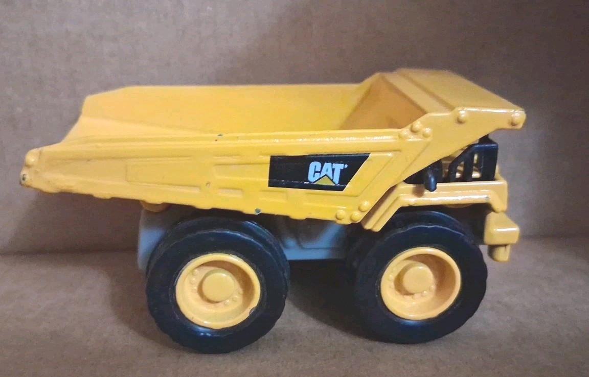 CATERPILLAR CAT 1:55 Scale Diecast Yellow Dump Truck Funrise Toys 2019 #82255