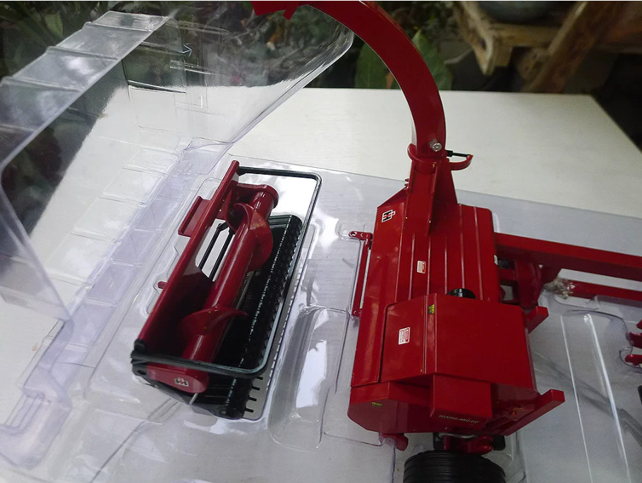 1:16 SpecCast ​CUST 2097 CASE IH 781 Forage Harvester Farm Machine Diecast Model