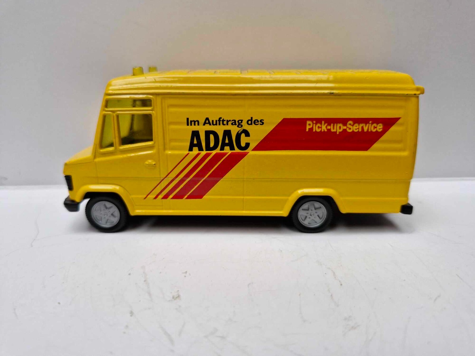 SIKU Mercedes 809D ADAC Pick-up Service 1:55 Super Series die cast unboxed wi…