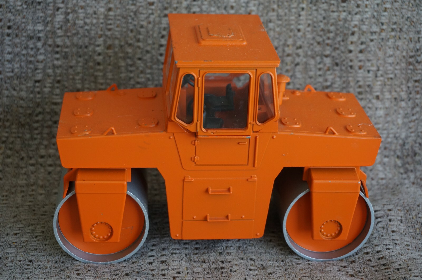 NZG Modelle No. 224 HAMM DV8 Double Roller – 1:25 scale – West Germany