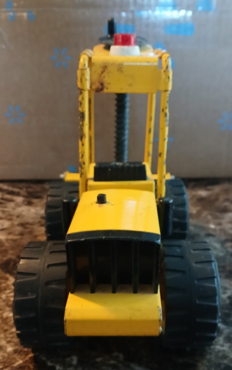 Tonka Forklift 52900 • XR-101 • Pressed Steel Metal Toy • 1970s. No Tags. 11.5″