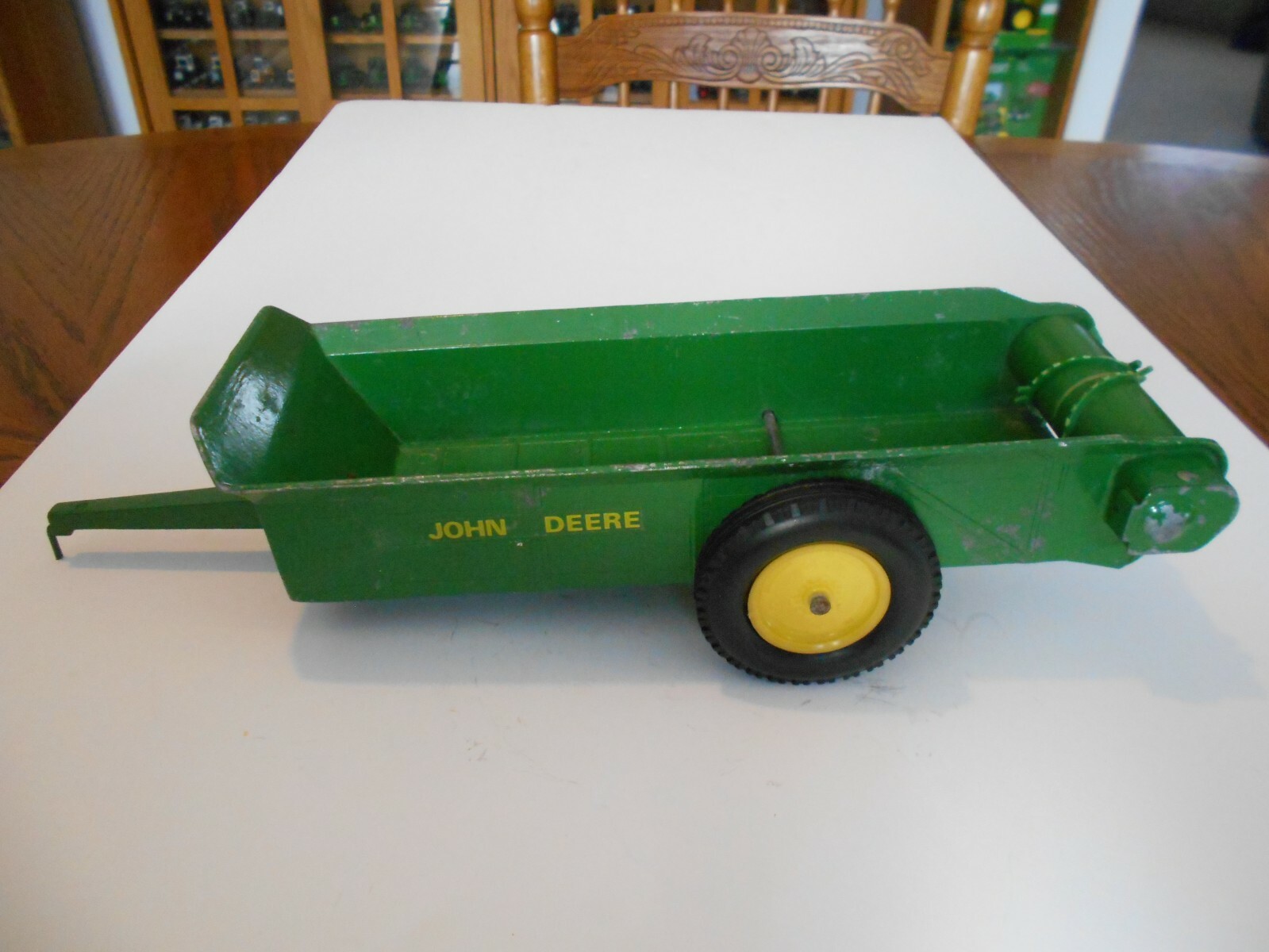 Vintage 1966 Ertl 1:16 Scale John Deere #44 Manure Spreader, 14″ Long, #534 Used