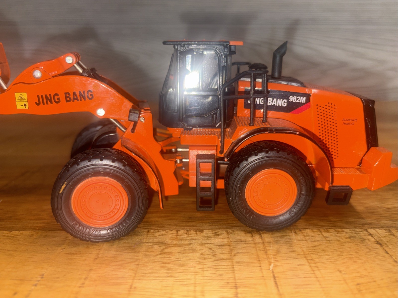 Jing Bang Cat 982m Loading Shovel/ Wheel Loader Diecast