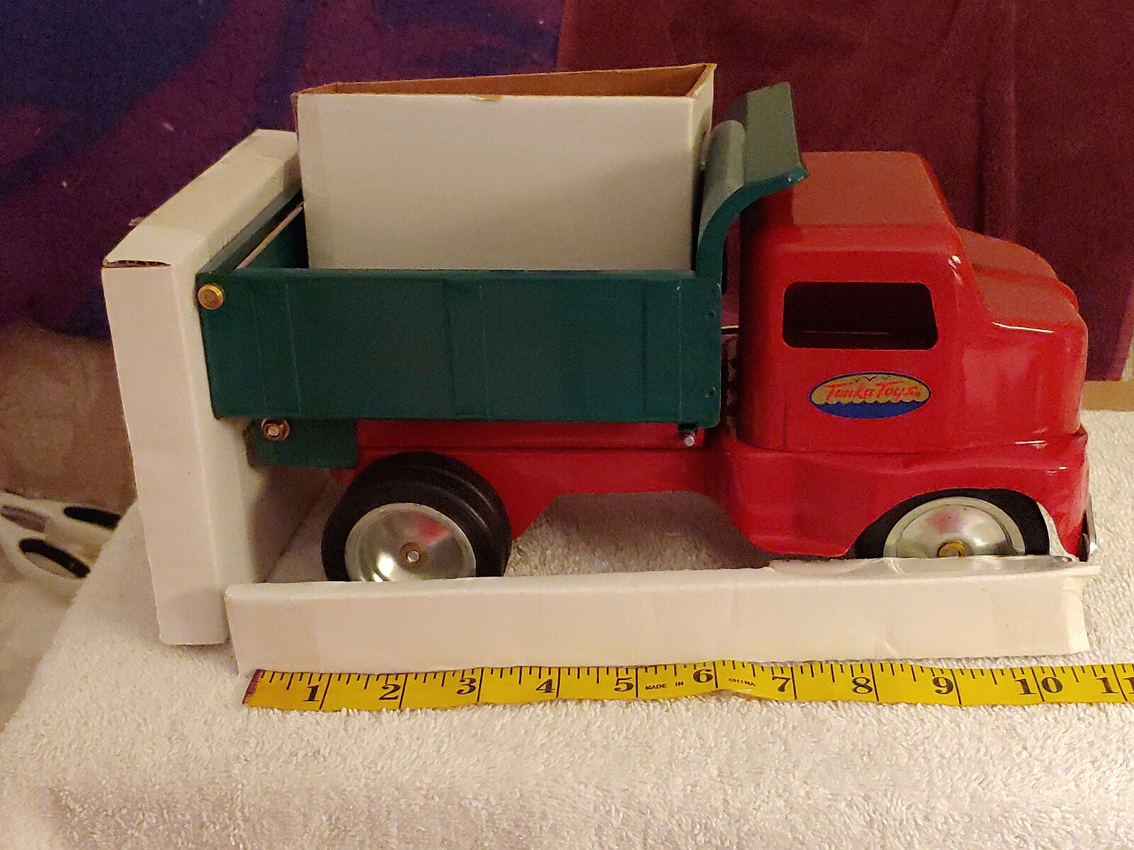 TONKA CLASSIC 1949 DUMP TRUCK NEW 11″ LONG, ORIGINAL BOX, LIFT FUNCTIONS TOO!