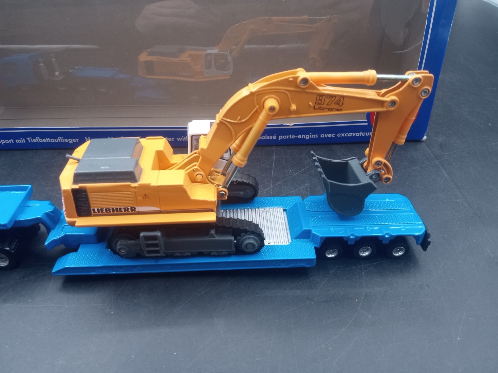 Siku #1847 1:87 Scale Heavy Haul Transporter, Flat Bed & Excavator