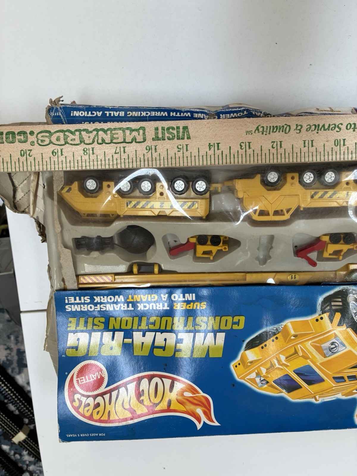 1996 Hot Wheels Mega-Rig In Box Construction Crane Machines Truck Play Set