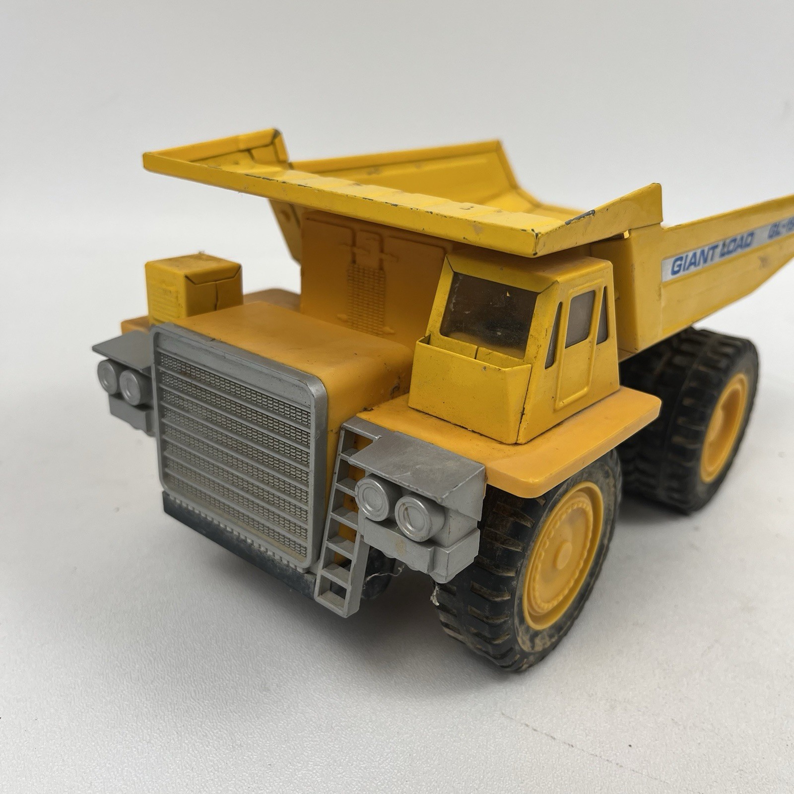 Vintage Kai Yip pressed steel KY Giant Load GL-190 mining dump truck.