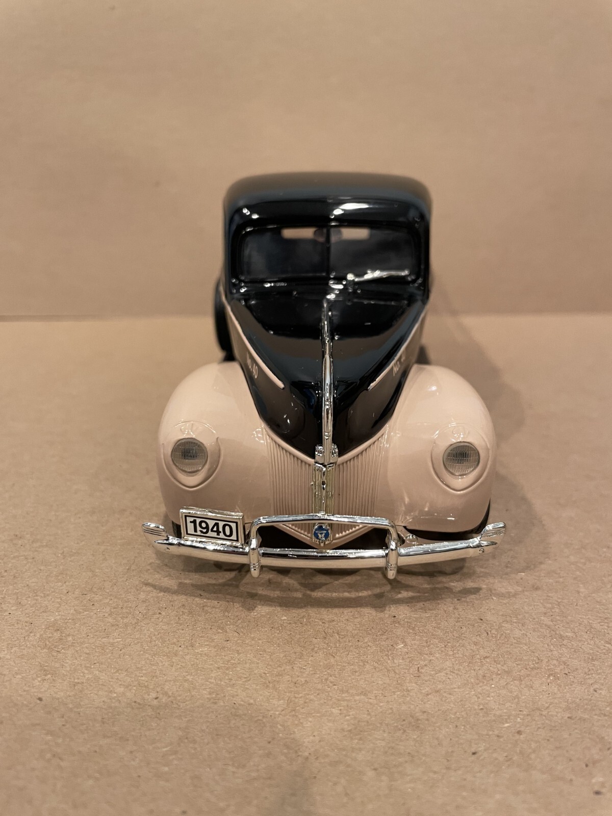 Ertl Weil-McLain Contractor Collection Series #8 1940 Ford Pickup 1960 Ford C800