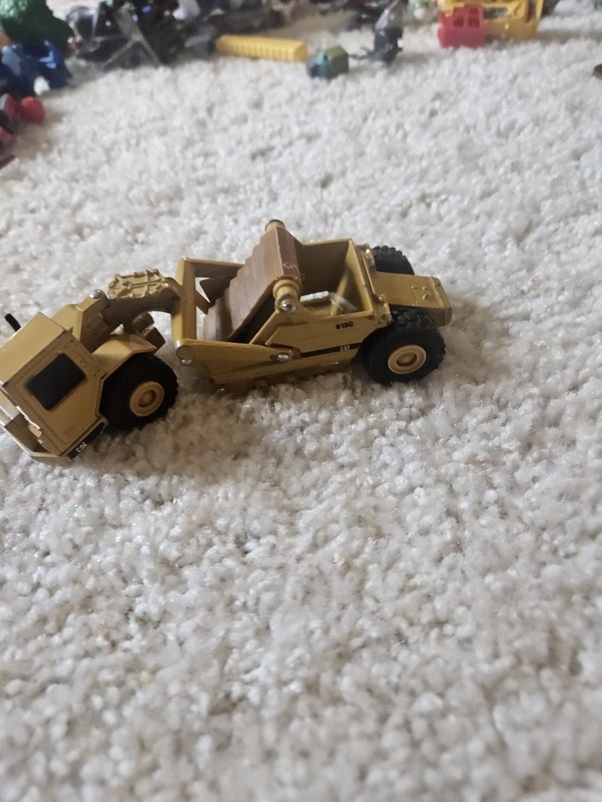 Caterpillar Elevating Scraper ERTL Mighty Movers diecast 7 Inches Long