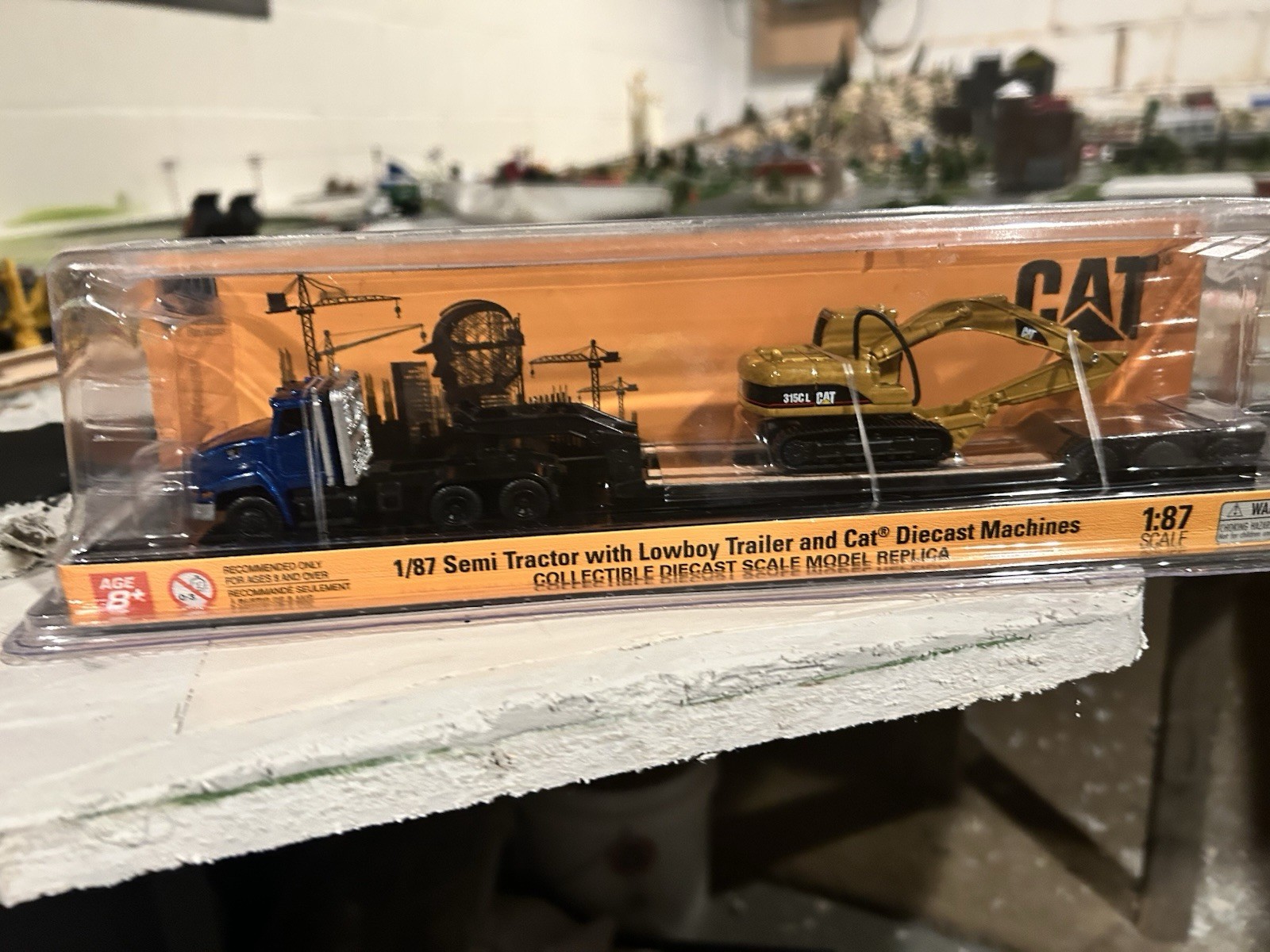 2025 Diecast Masters Cat Tractor With Trailking Lowboy hauling Excavator