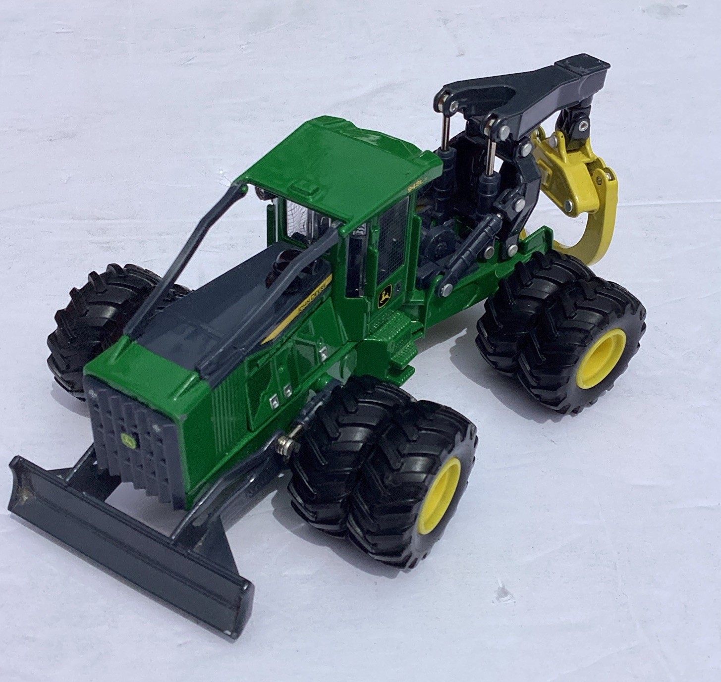 John Deere 948L-II Log Skidder with Grapple 1/50 Die-cast Ertl 45677