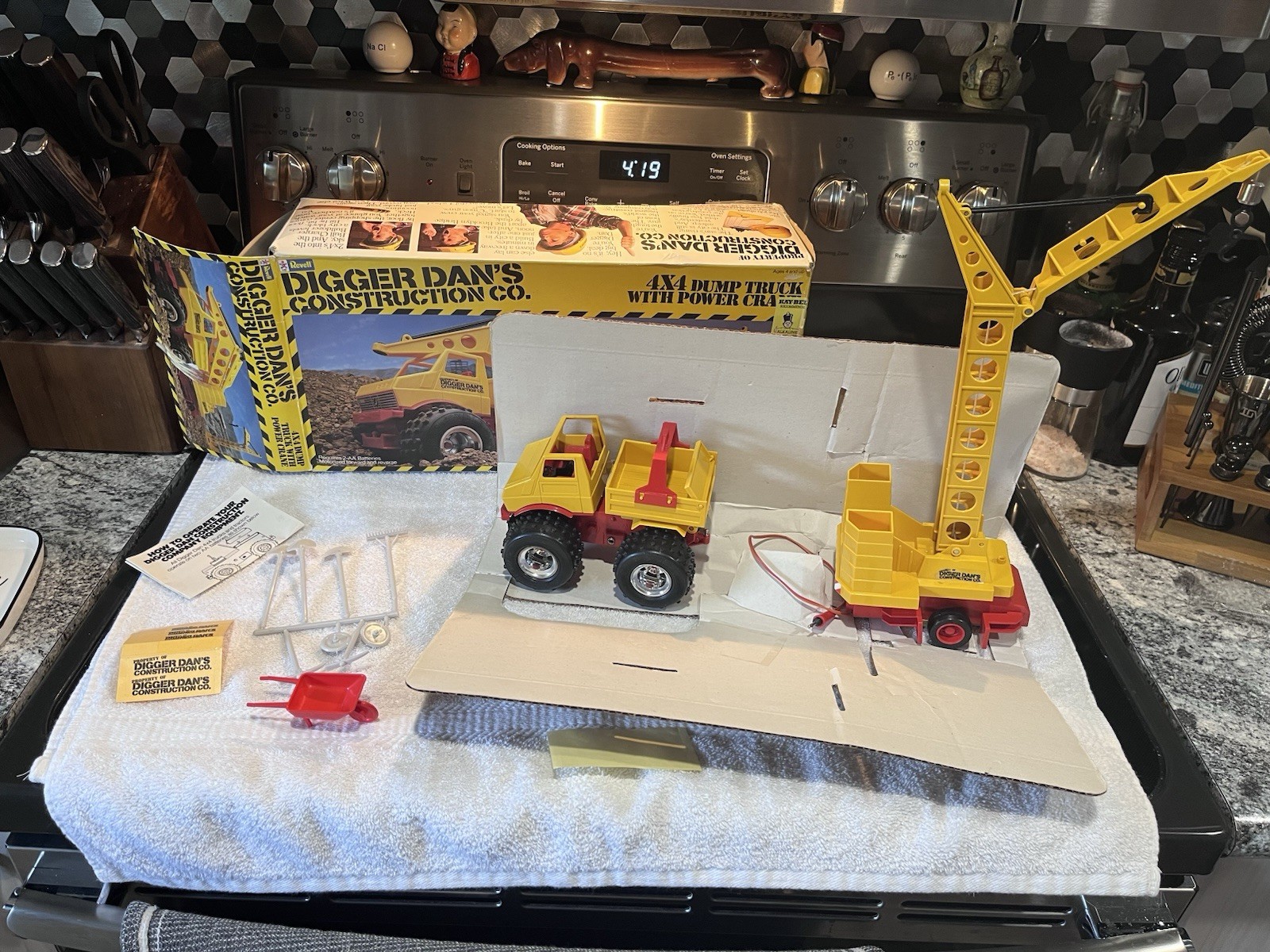 Digger Dan’s Construction 4×4 Dump truck with Power Crane Toy Joustra 1984 Vtg
