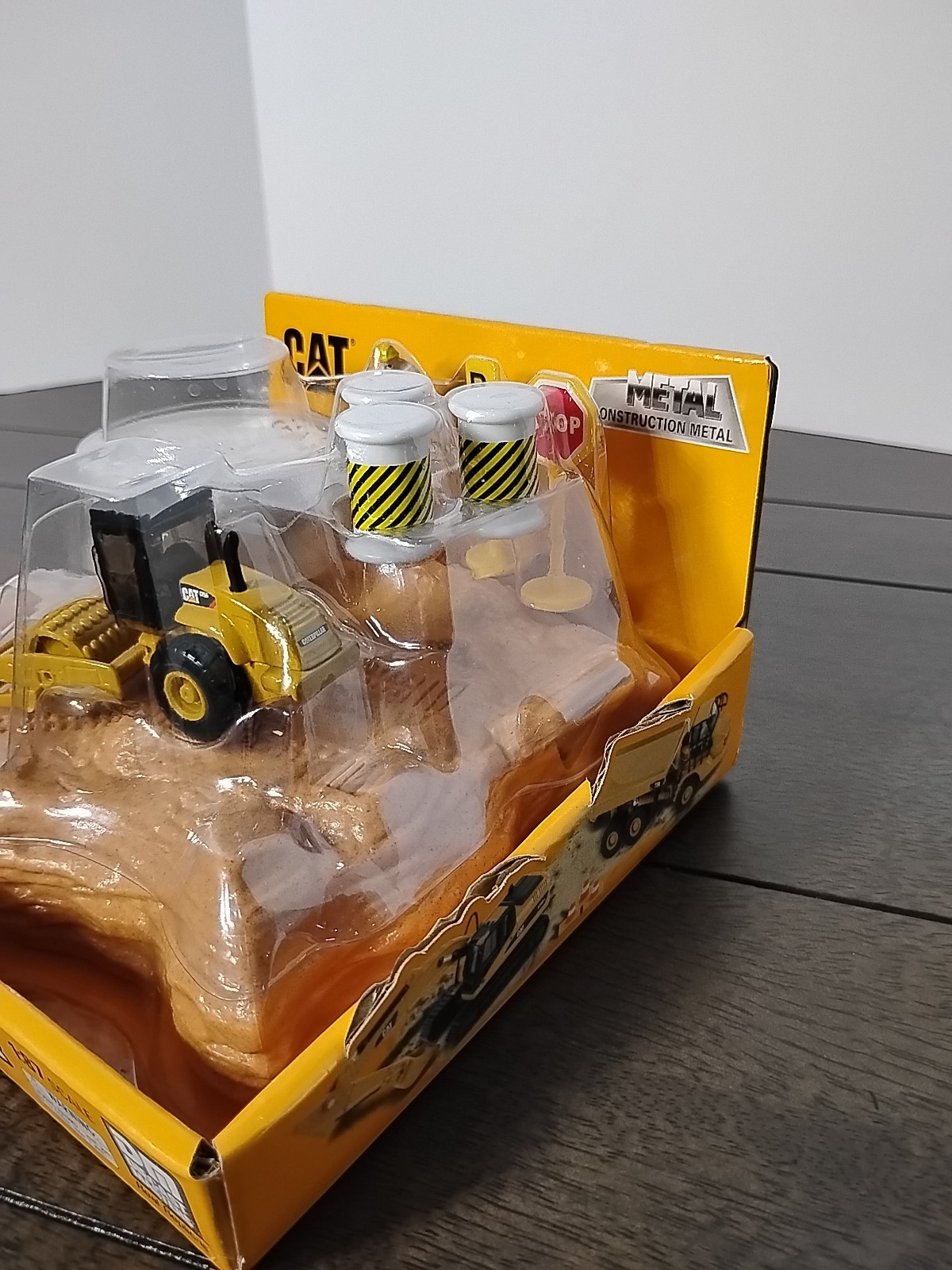 CATERPILLAR 1:87 CAT CP56 Padfoot Drum Vibratory Roller DIECAST MASTERS 84490A