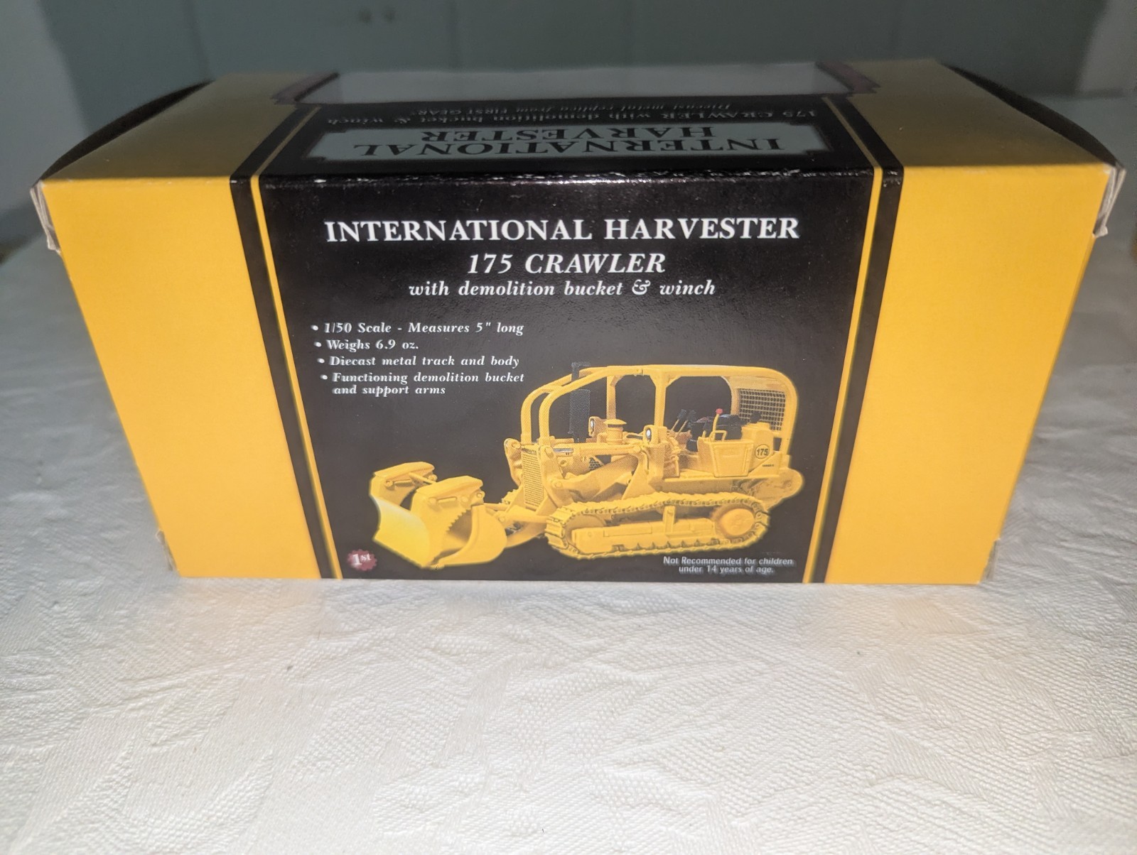 1:50 International Harvester 175 Demilition Bucket Loader With Winch 50-3072
