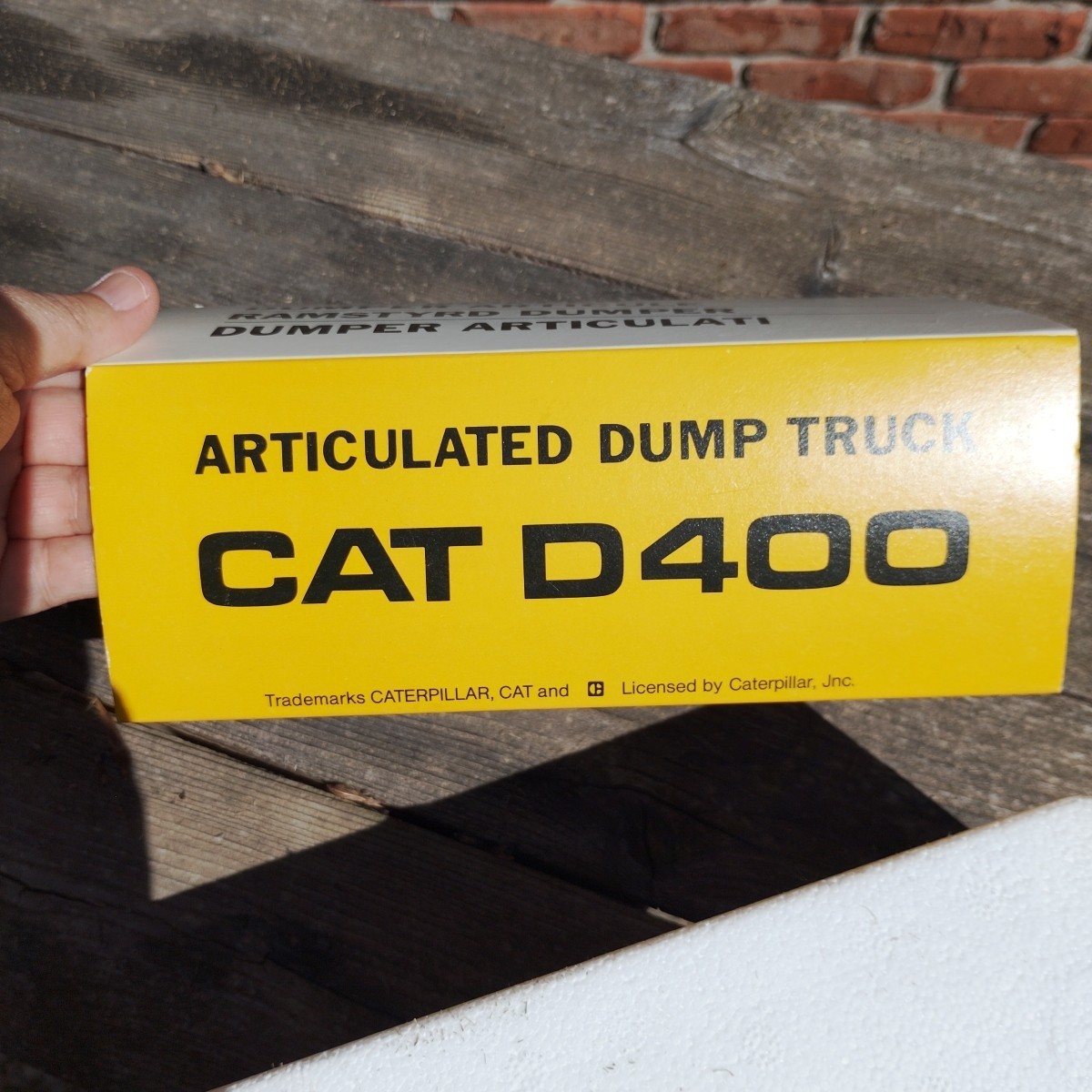 CAT Caterpillar D400 Articulated Dump Truck Yellow 2862 1:50 Scale Conrad Sleeve