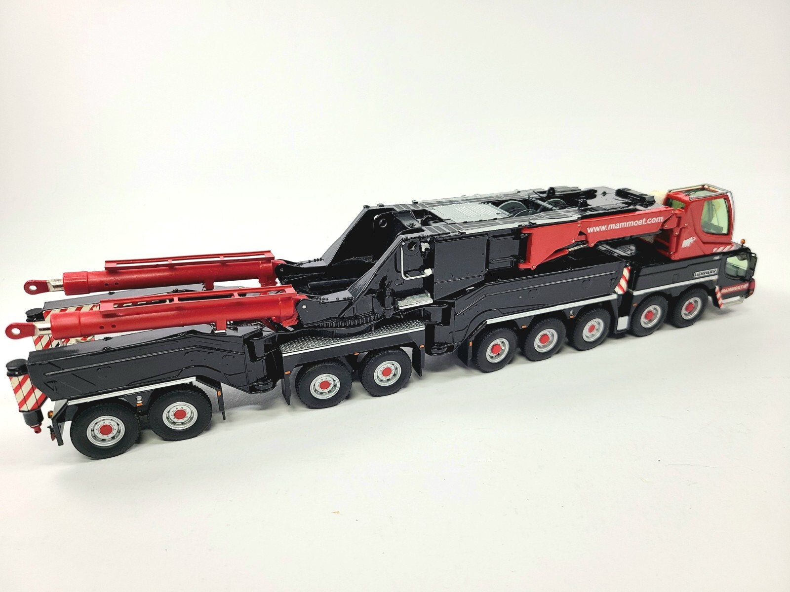 Liebherr LTM 11200-9.1 Mobile Crane – Mammoet – NZG 1:50 Scale Model #410025