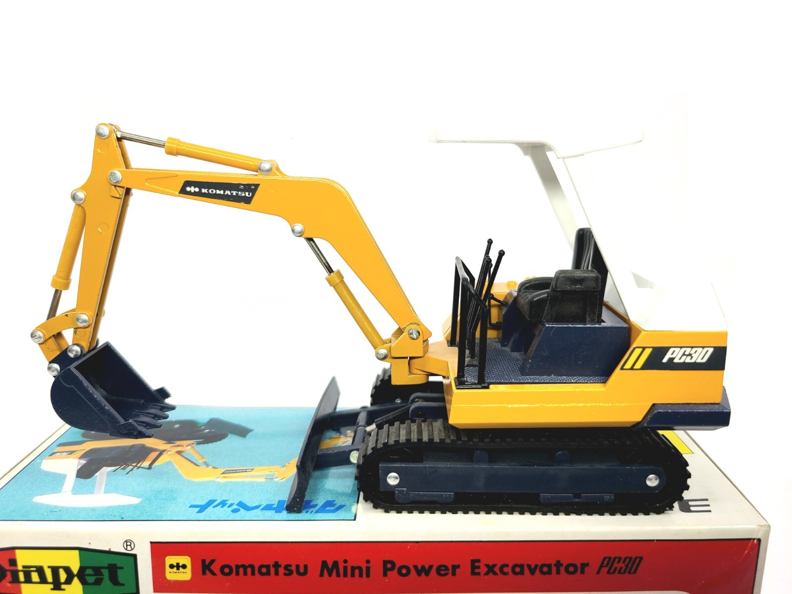 Komatsu PC30 Compact Excavator – Diapet 1:25 Scale Diecast Model #K-59 New