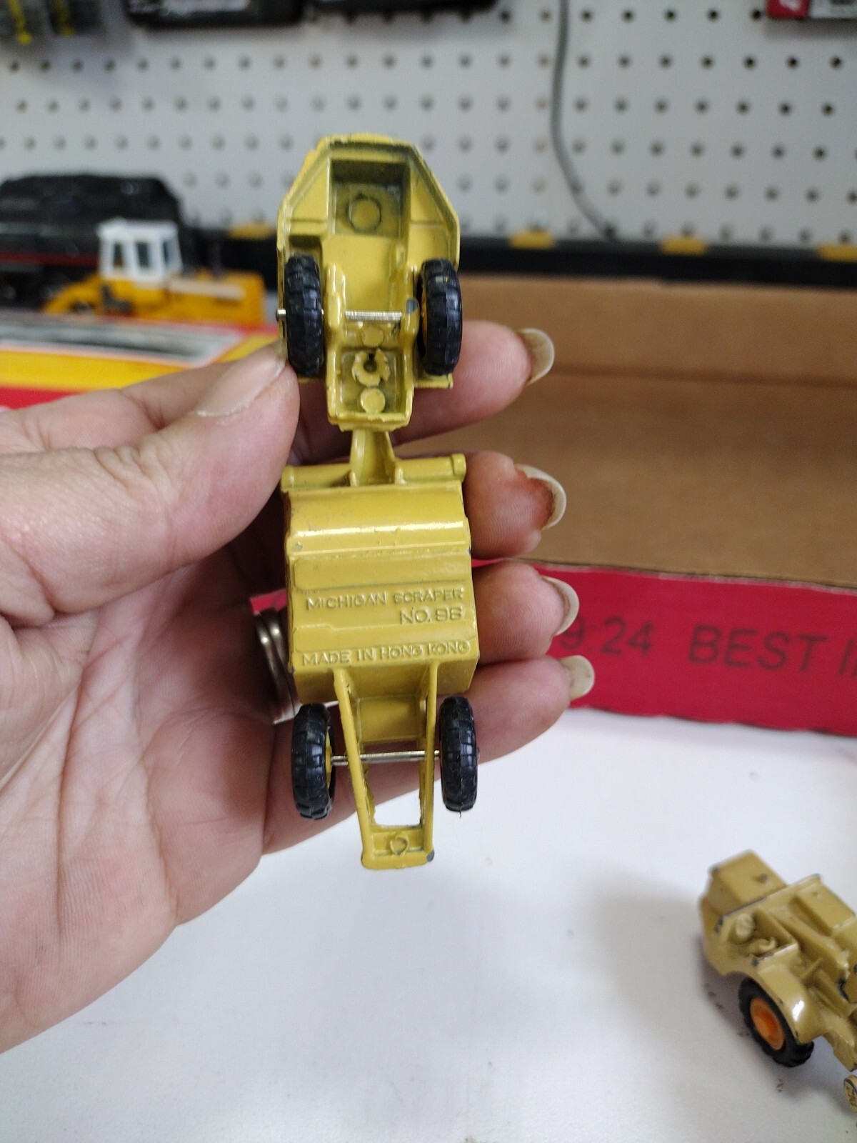 Michigan Scraper #96 Made In Hong Kong (Yellow)