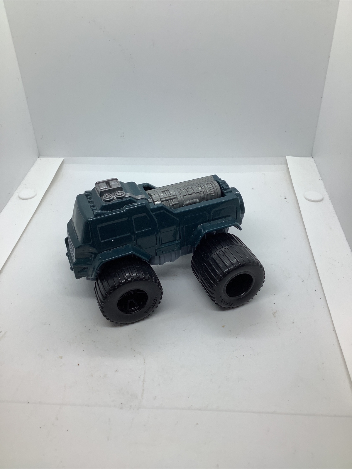 Tonka – Big Wheel Truck – Plastic – Blue – 3 3/4”x 3 1/2”