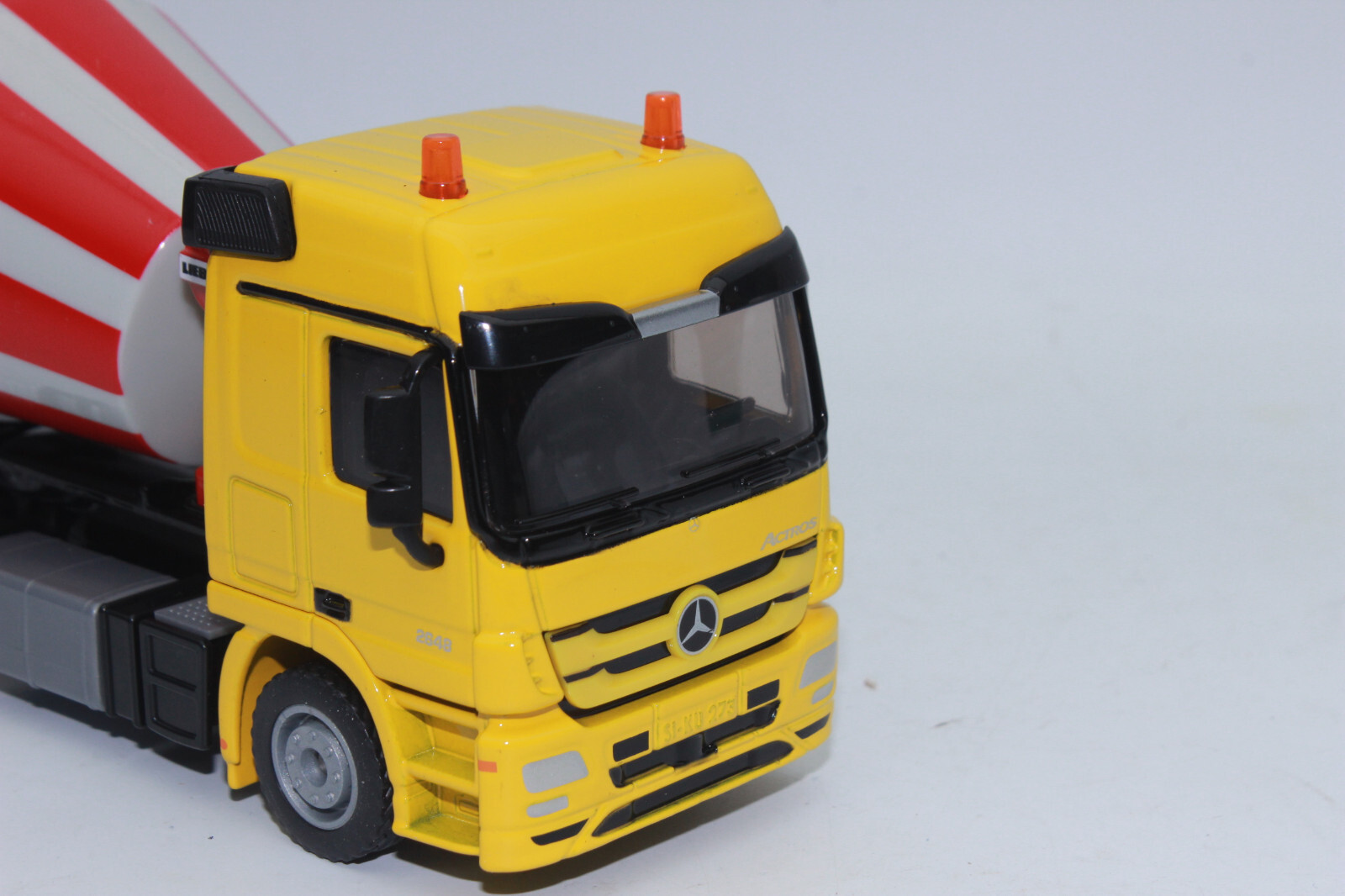 SIKU 3539 Mercedes Benz Truck Mixer Yellow/Red Cement Mixer 1:50 New IN Boxed