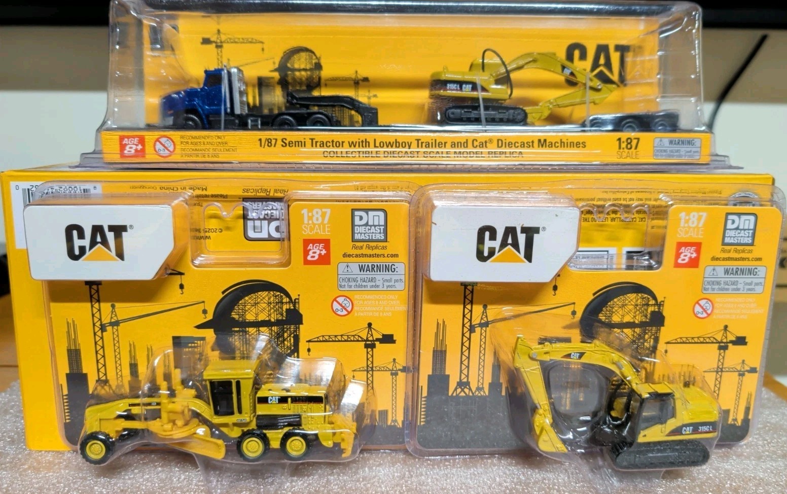 4 pc Diecast Masters Cat Grader Excavator & Blue Tractor Trailer 1:87 HO Scale