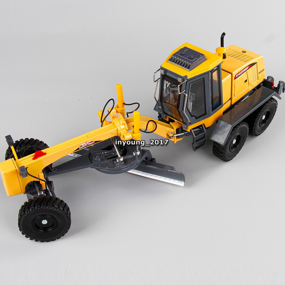 1:35 Grader Truck Toy Diecast Construction Toys Vehicle for Boys Kids Adults