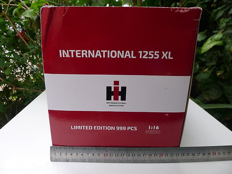 1:16 UH International 1255 XL Tractor Farm Vehicle Machinery Diecast Alloy Model