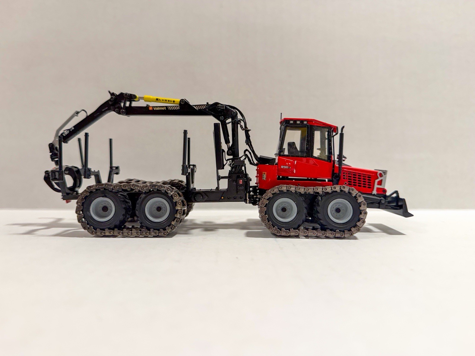 1:50 Sword Valmet 890.3 Forwarder