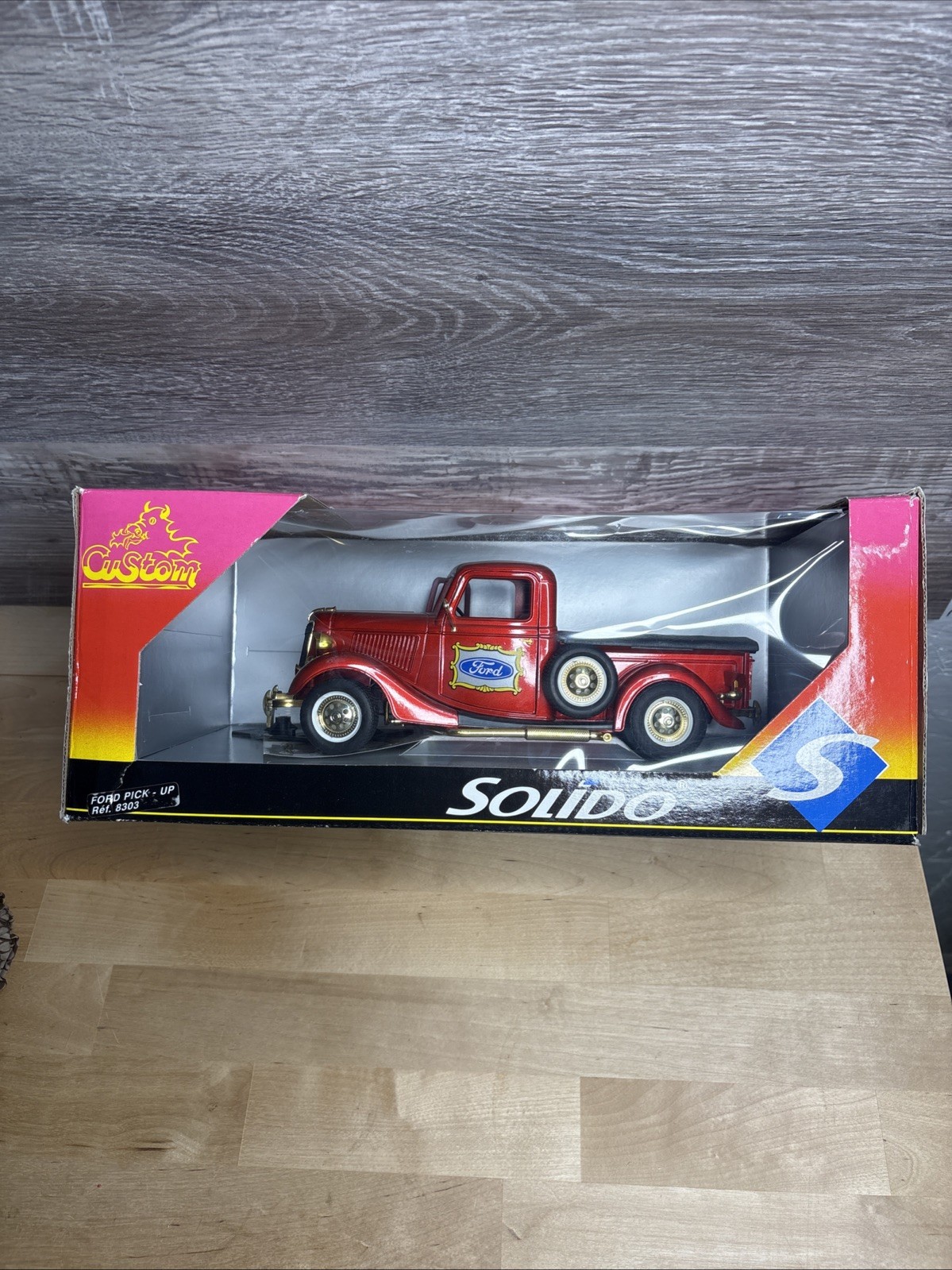 Solido 8303 Red Ford 1936 Custom Pick-up Truck 1/18 France Diecast